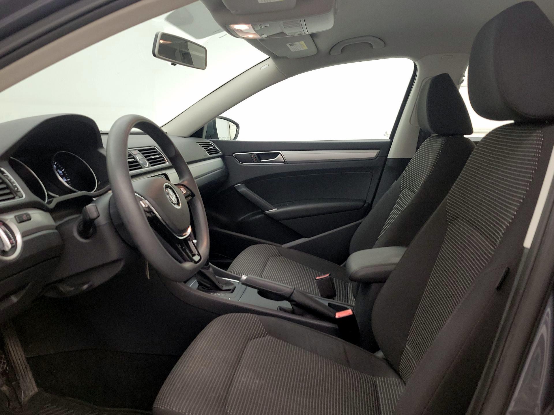 Thumbnail: 2016 Volkswagen Passat - 11