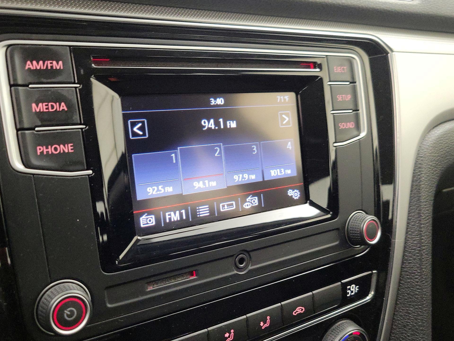 Thumbnail: 2016 Volkswagen Passat - 15
