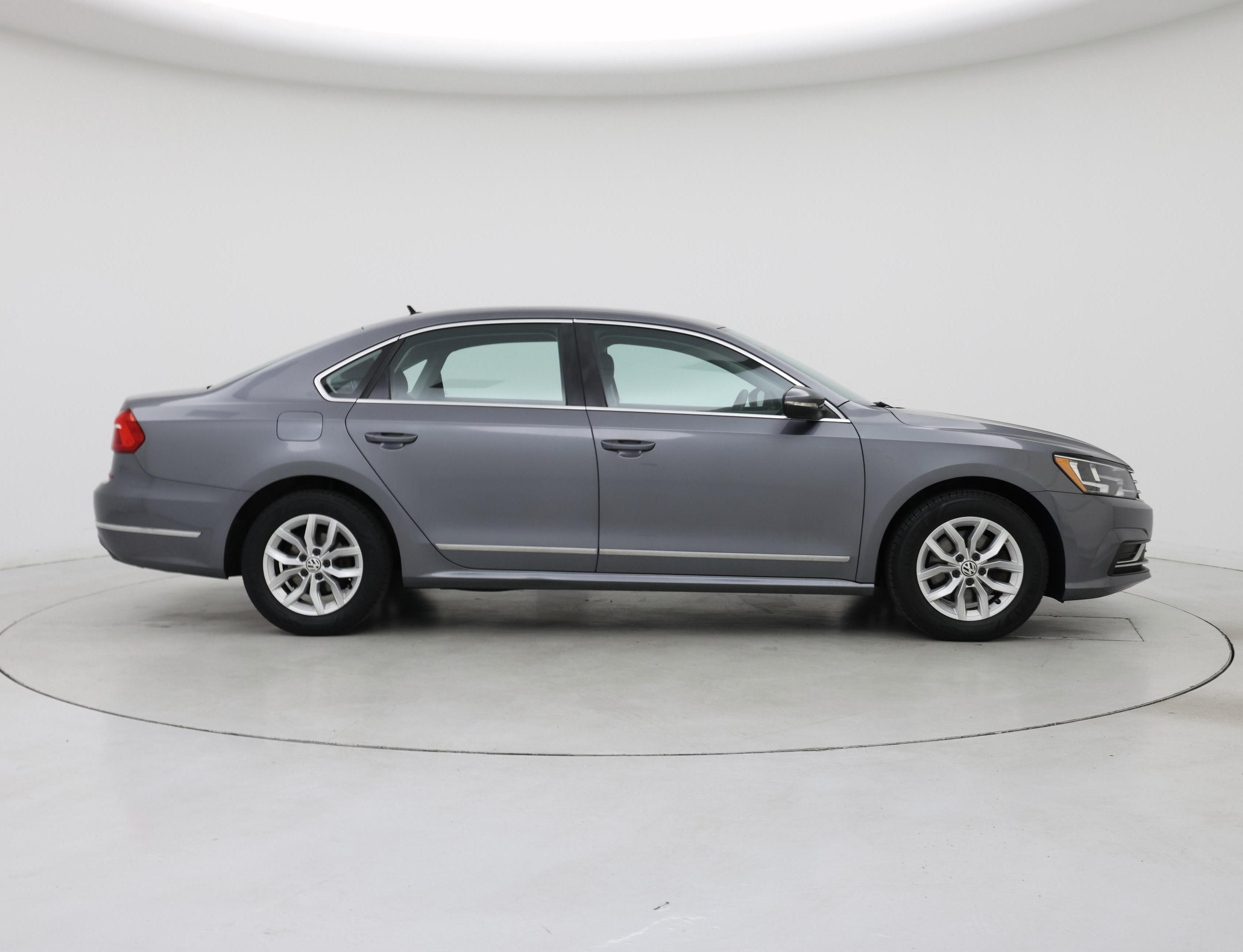 Thumbnail: 2016 Volkswagen Passat - 7