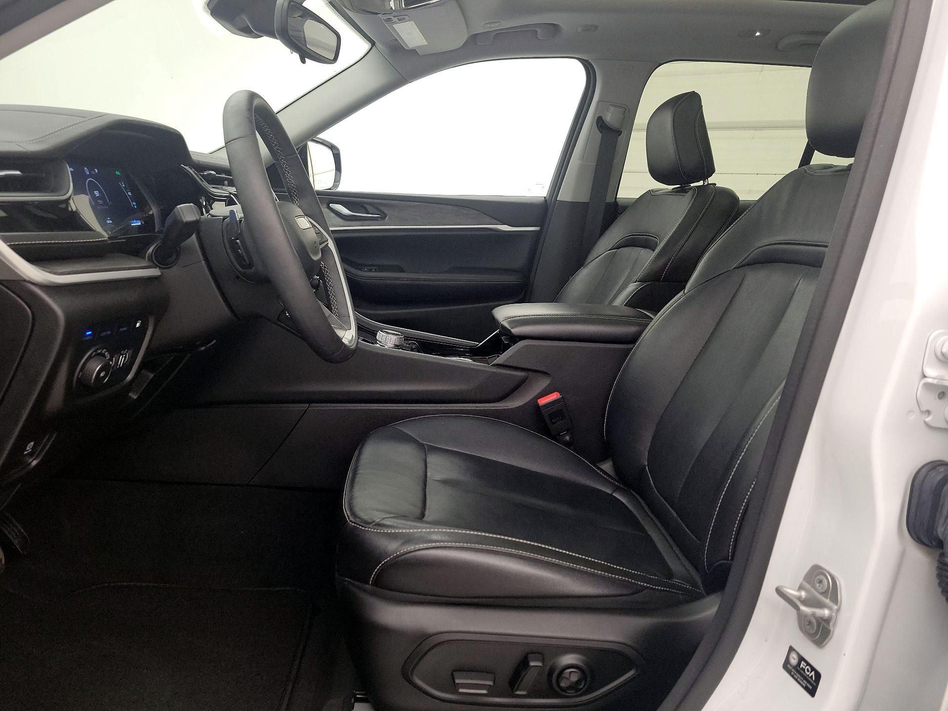 Thumbnail: 2022 Jeep Grand Cherokee - 11