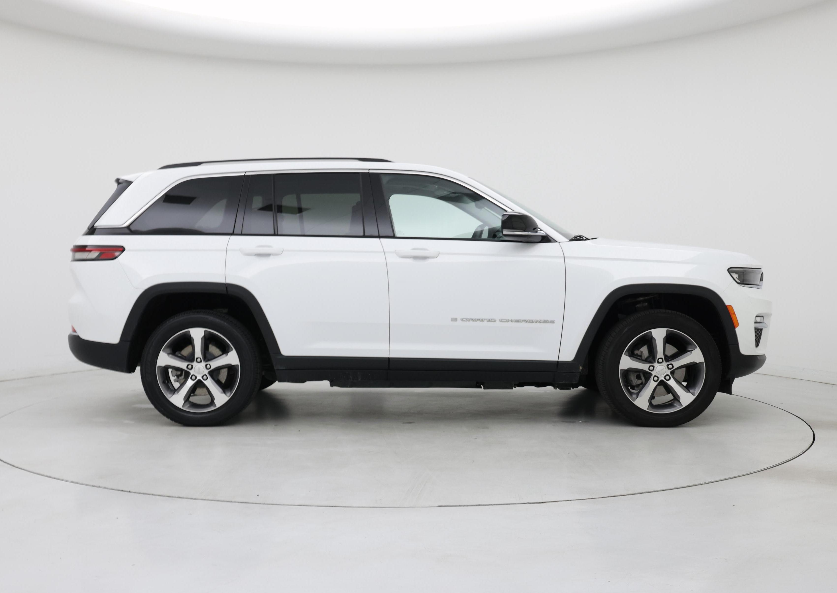 Thumbnail: 2022 Jeep Grand Cherokee - 7