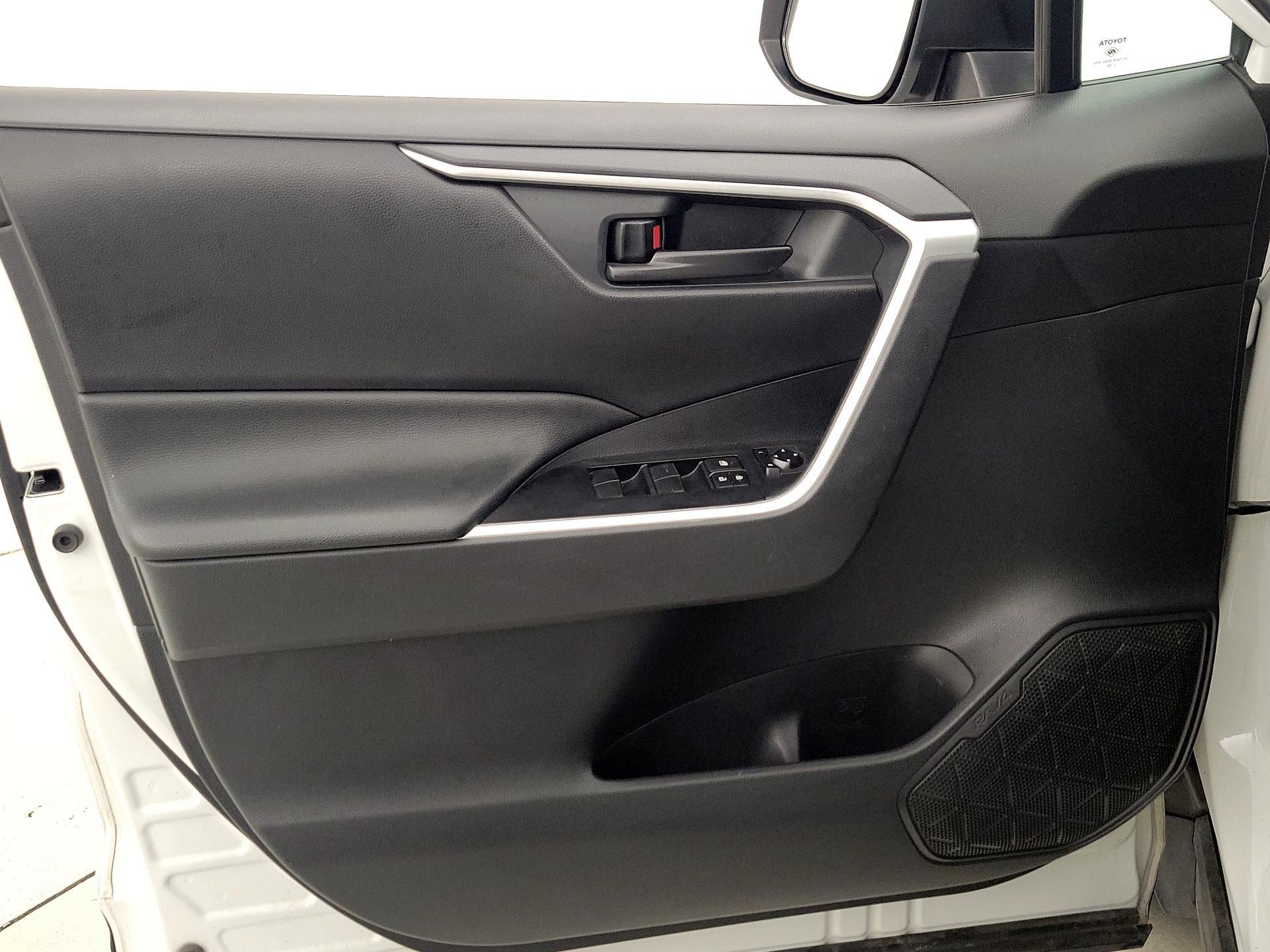 Thumbnail: 2020 Toyota RAV4 - 12