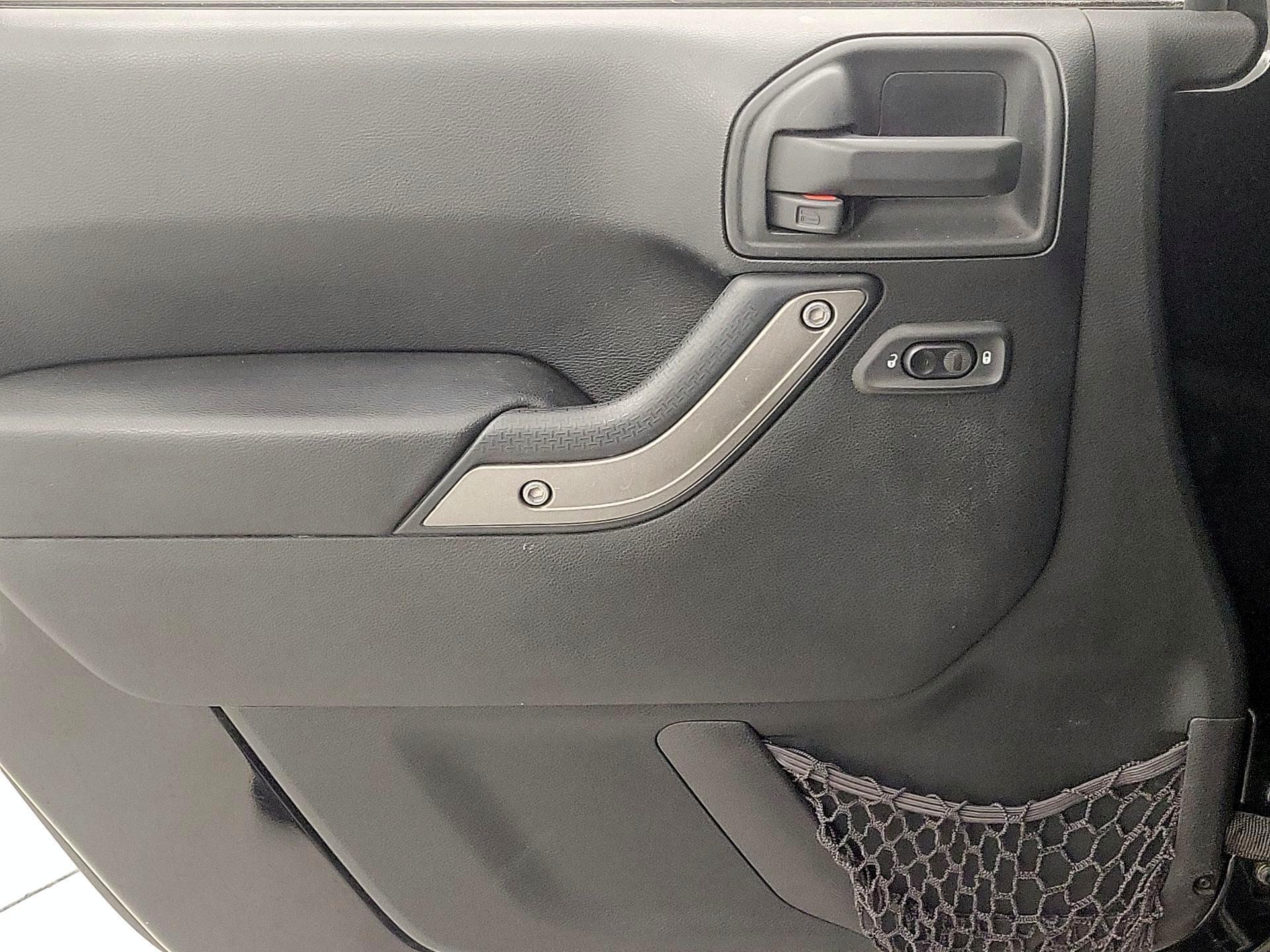 Thumbnail: 2017 Jeep Wrangler - 12