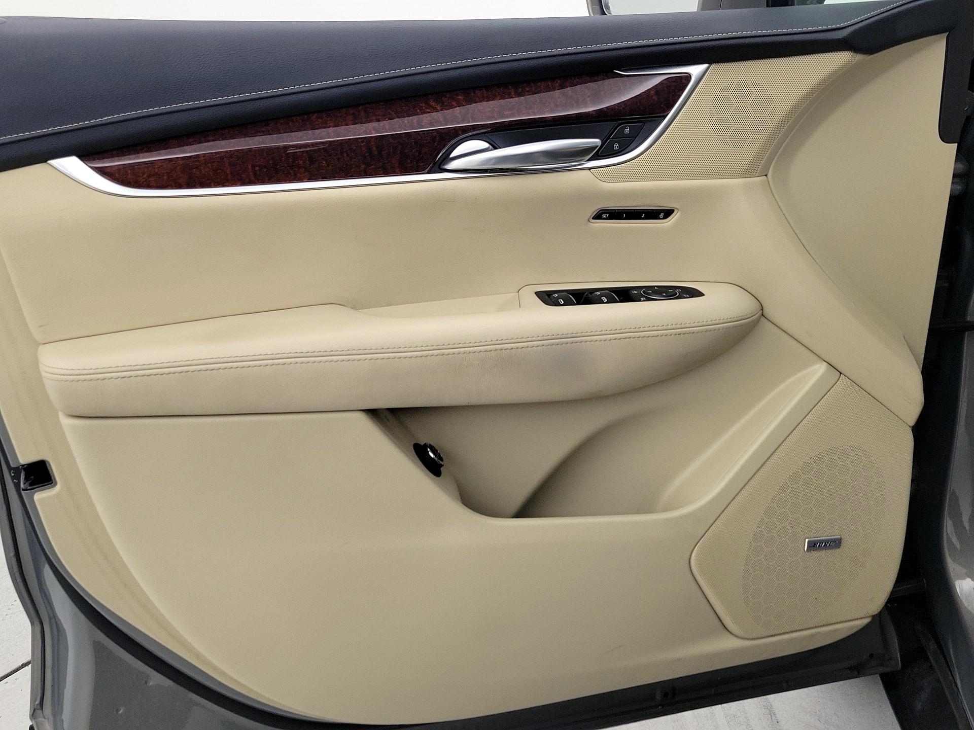 Thumbnail: 2019 Cadillac XT5 - 12