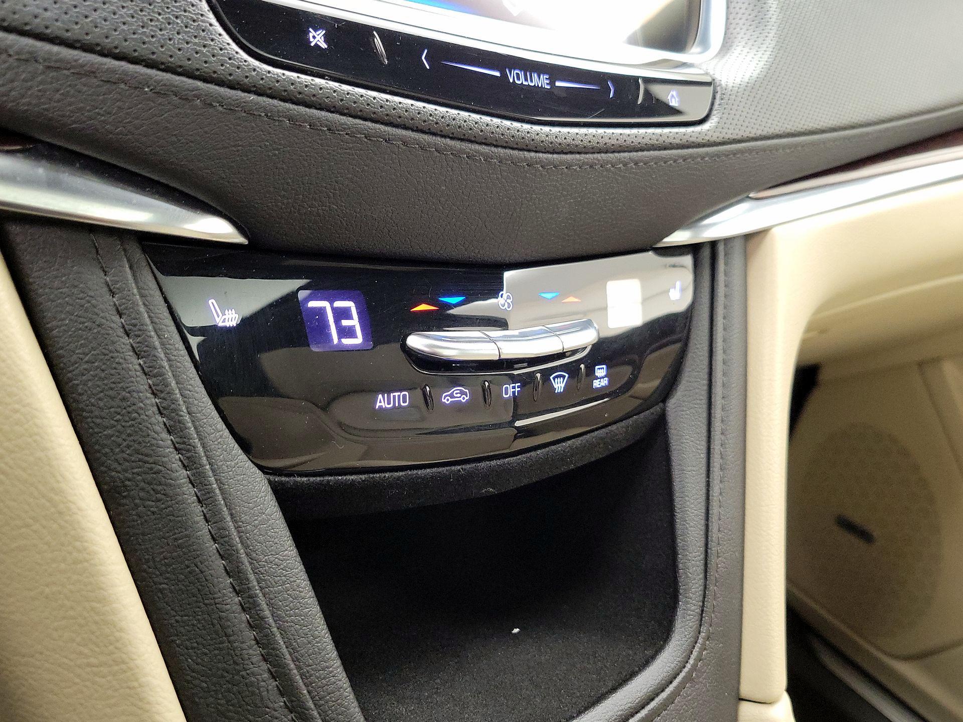 Thumbnail: 2019 Cadillac XT5 - 17