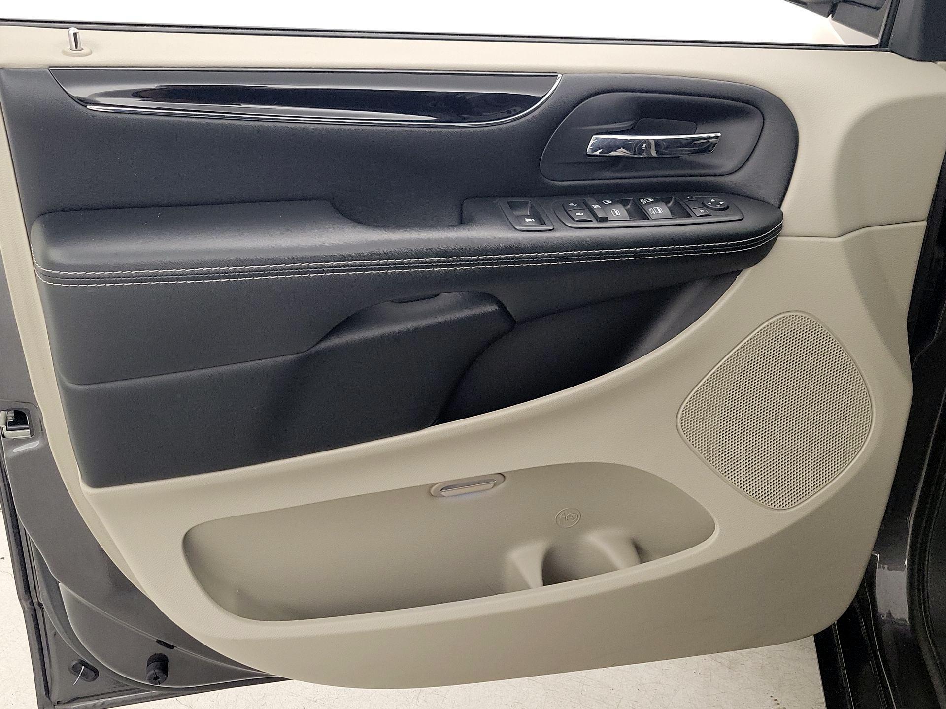 Thumbnail: 2019 Dodge Grand Caravan - 12
