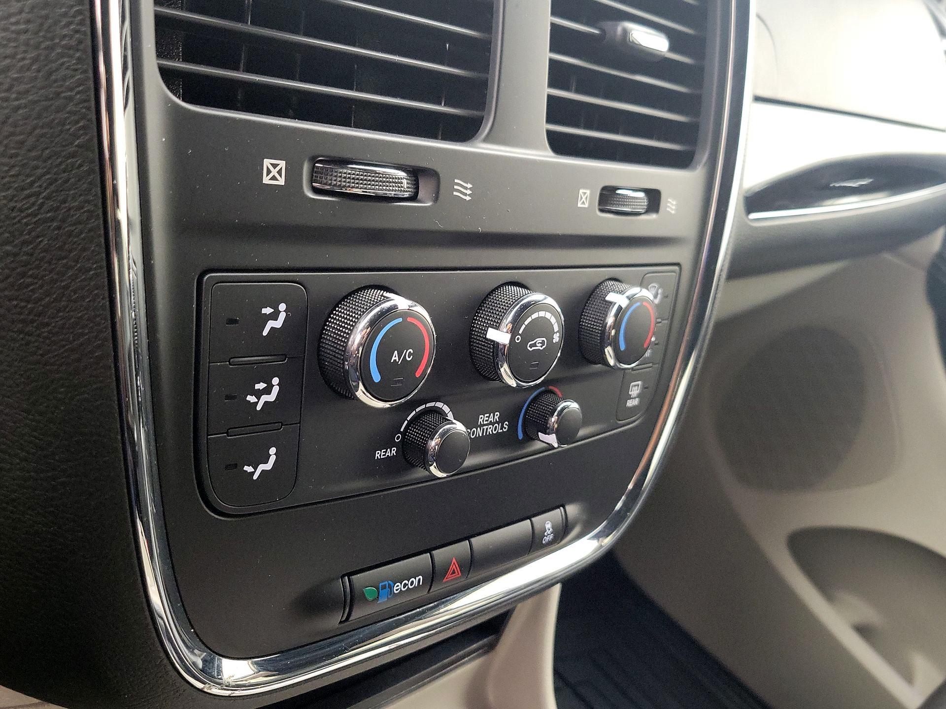Thumbnail: 2019 Dodge Grand Caravan - 16