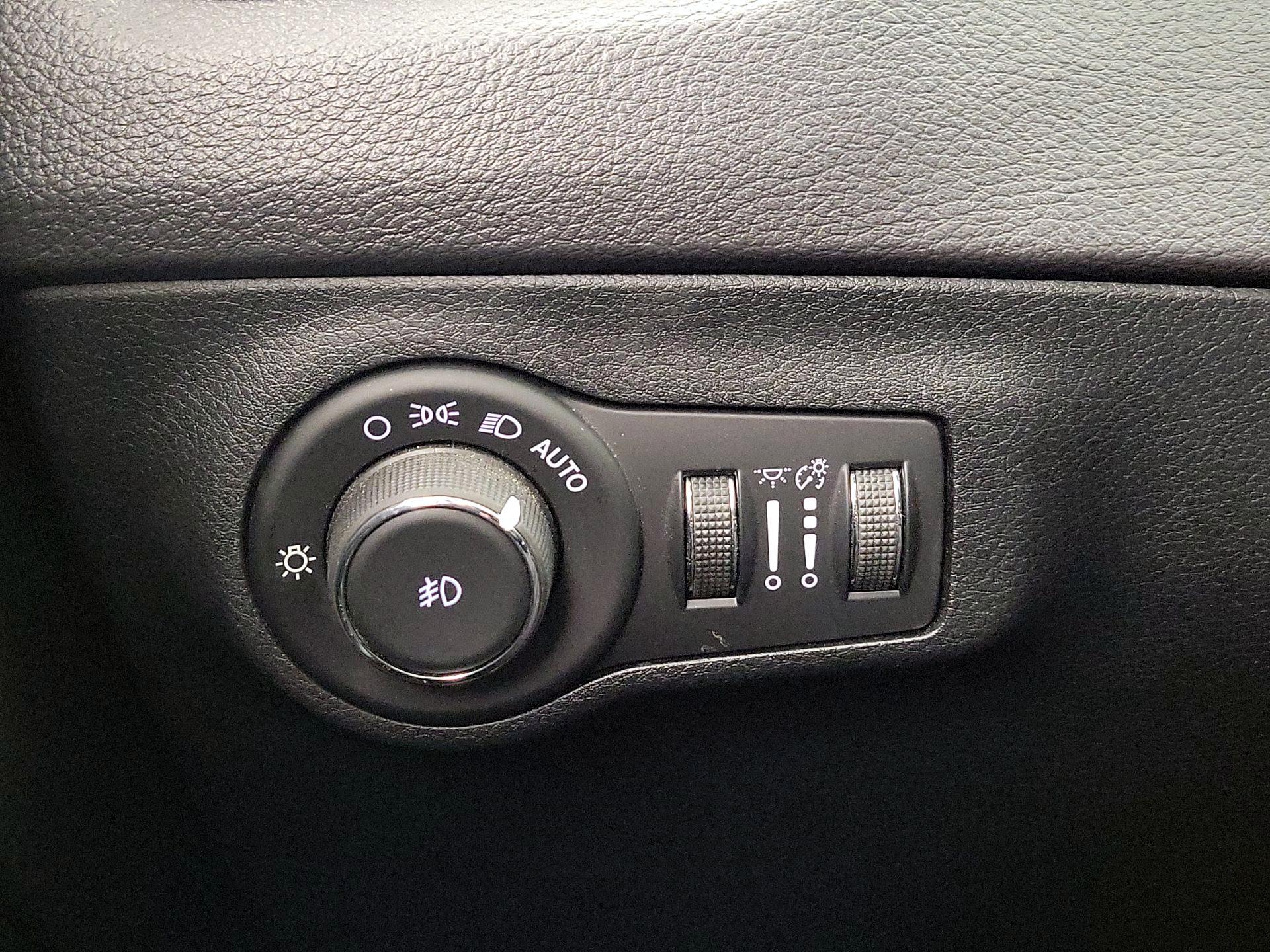 Thumbnail: 2018 Jeep Compass - 13