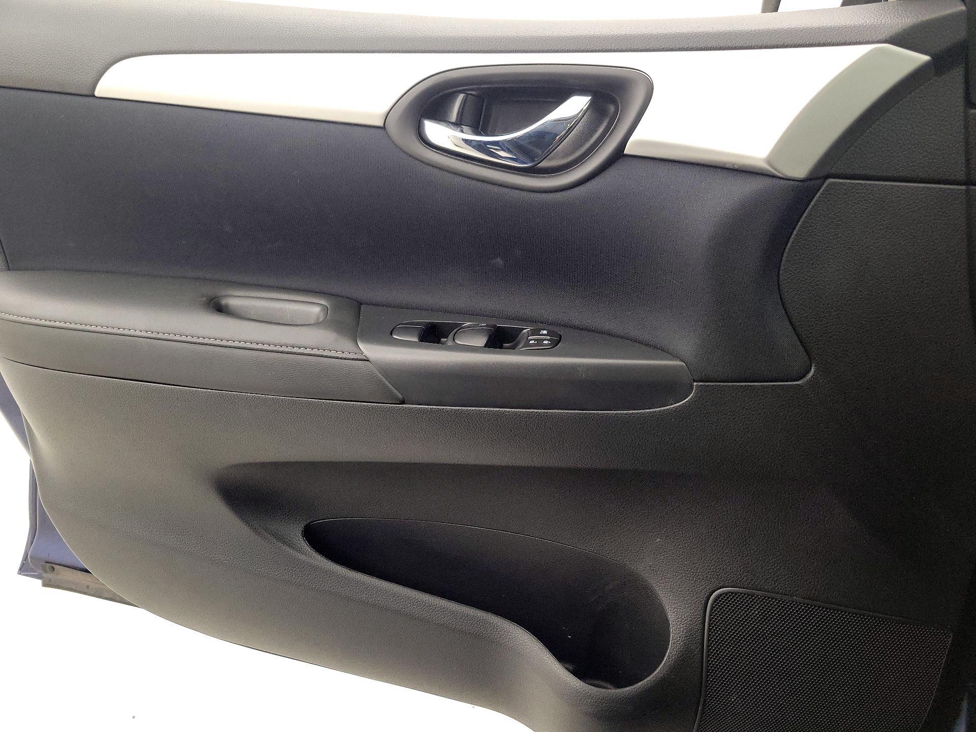 Thumbnail: 2016 Nissan Sentra - 12