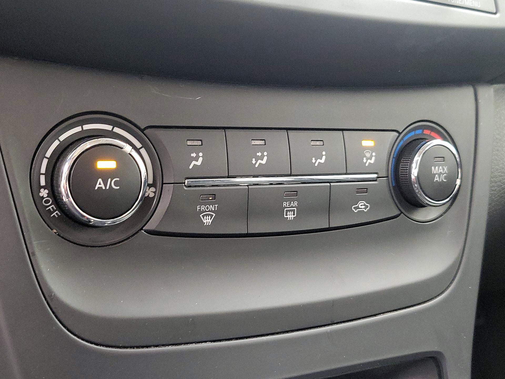 Thumbnail: 2016 Nissan Sentra - 15