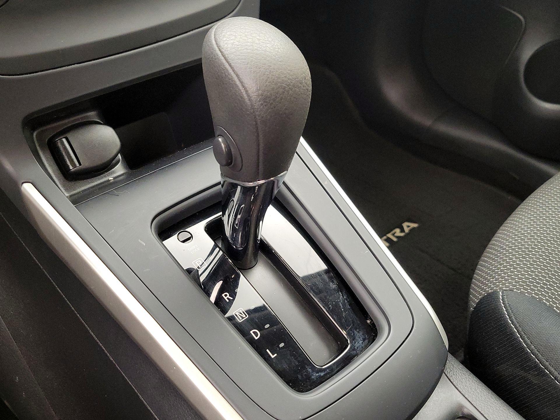Thumbnail: 2016 Nissan Sentra - 16