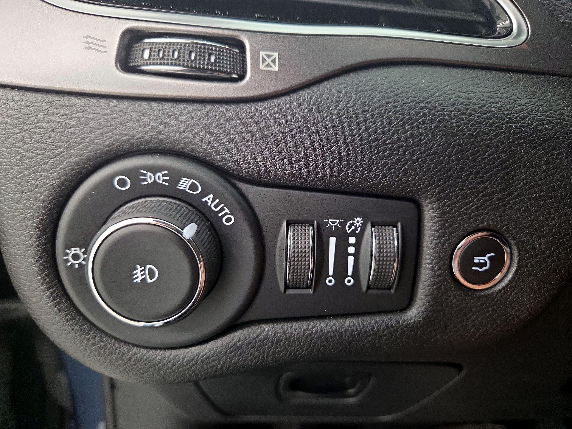 Thumbnail: 2020 Jeep Cherokee - 13