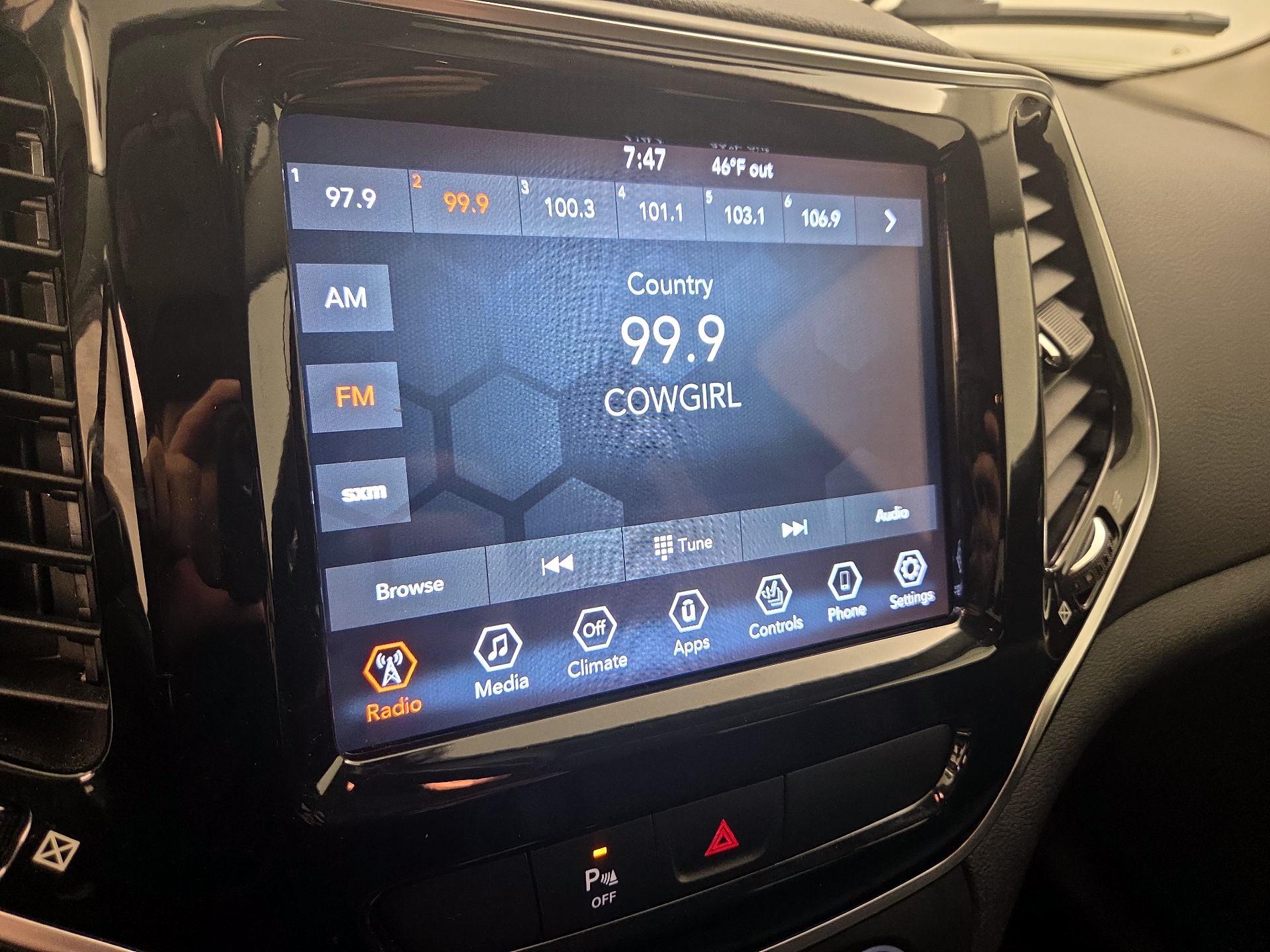 Thumbnail: 2020 Jeep Cherokee - 15