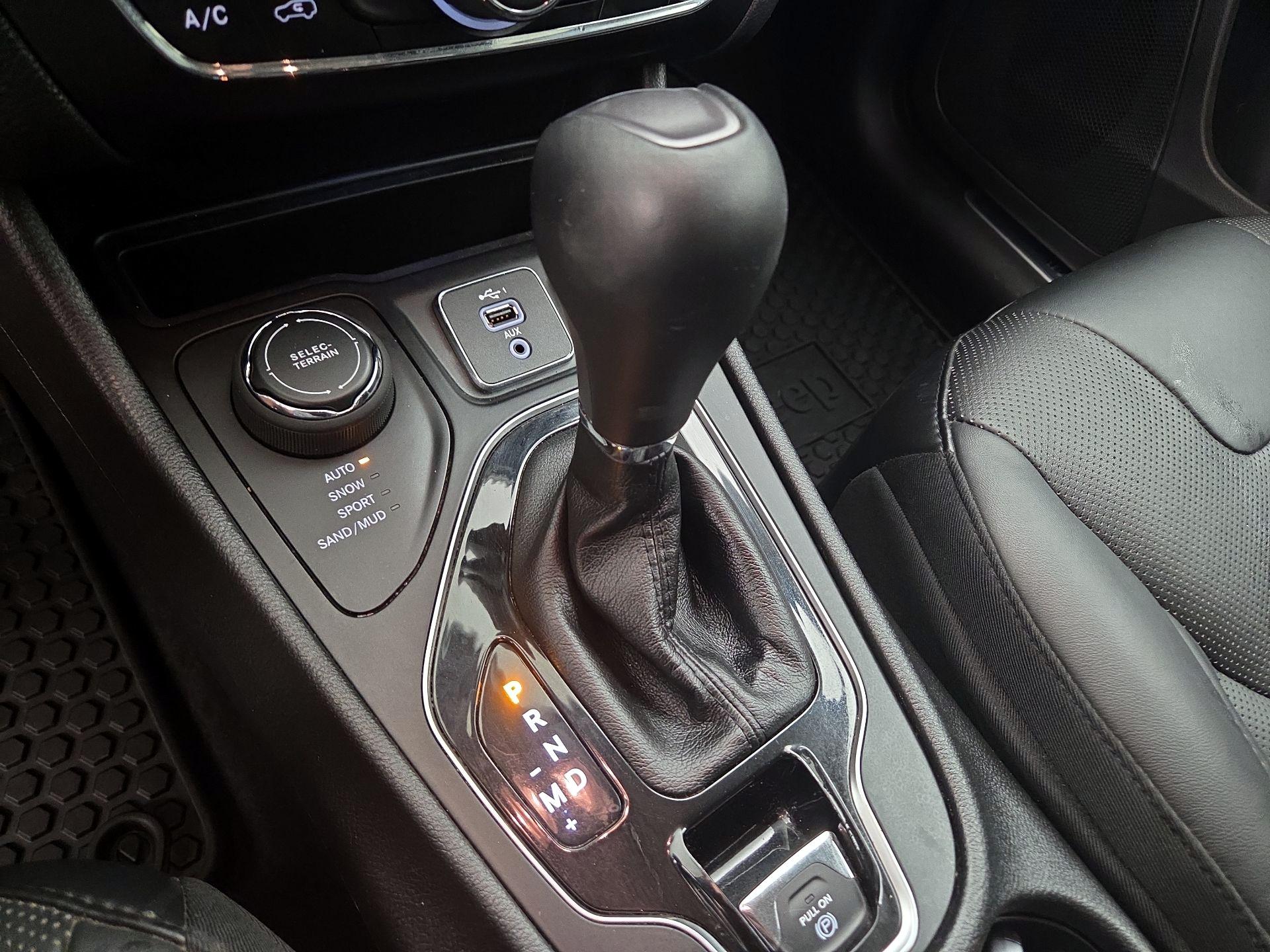 Thumbnail: 2020 Jeep Cherokee - 17