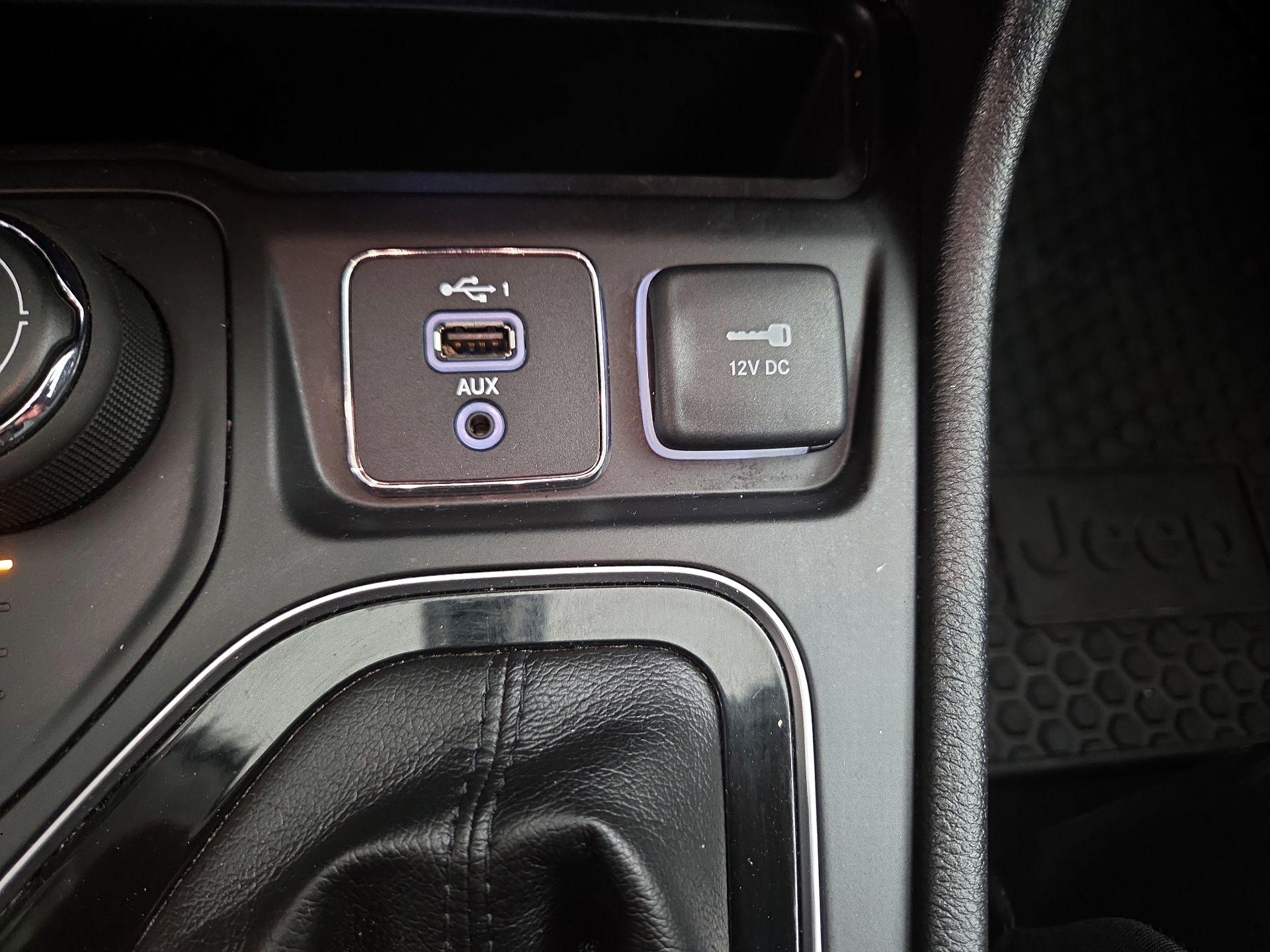 Thumbnail: 2020 Jeep Cherokee - 18
