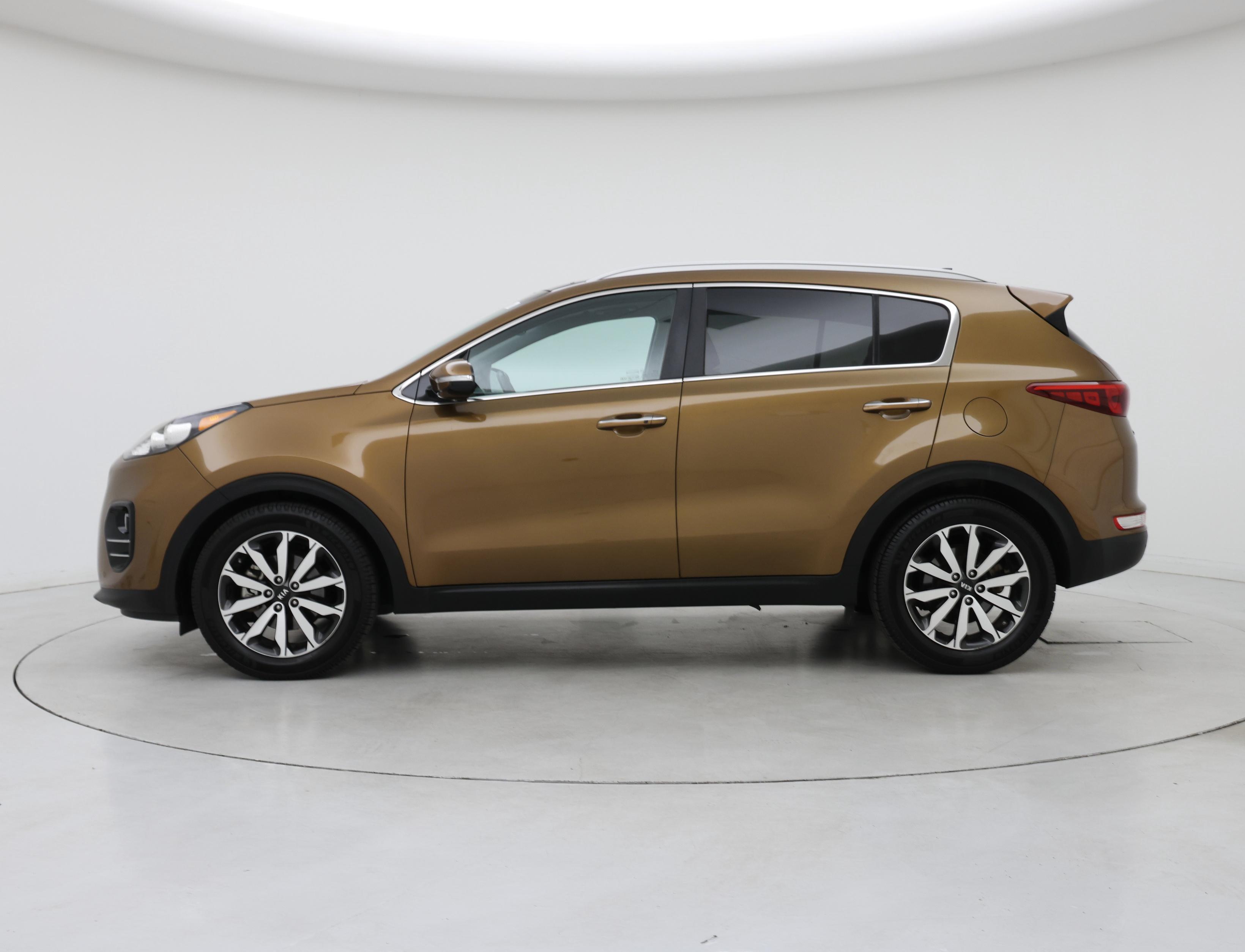 Thumbnail: 2017 Kia Sportage - 3