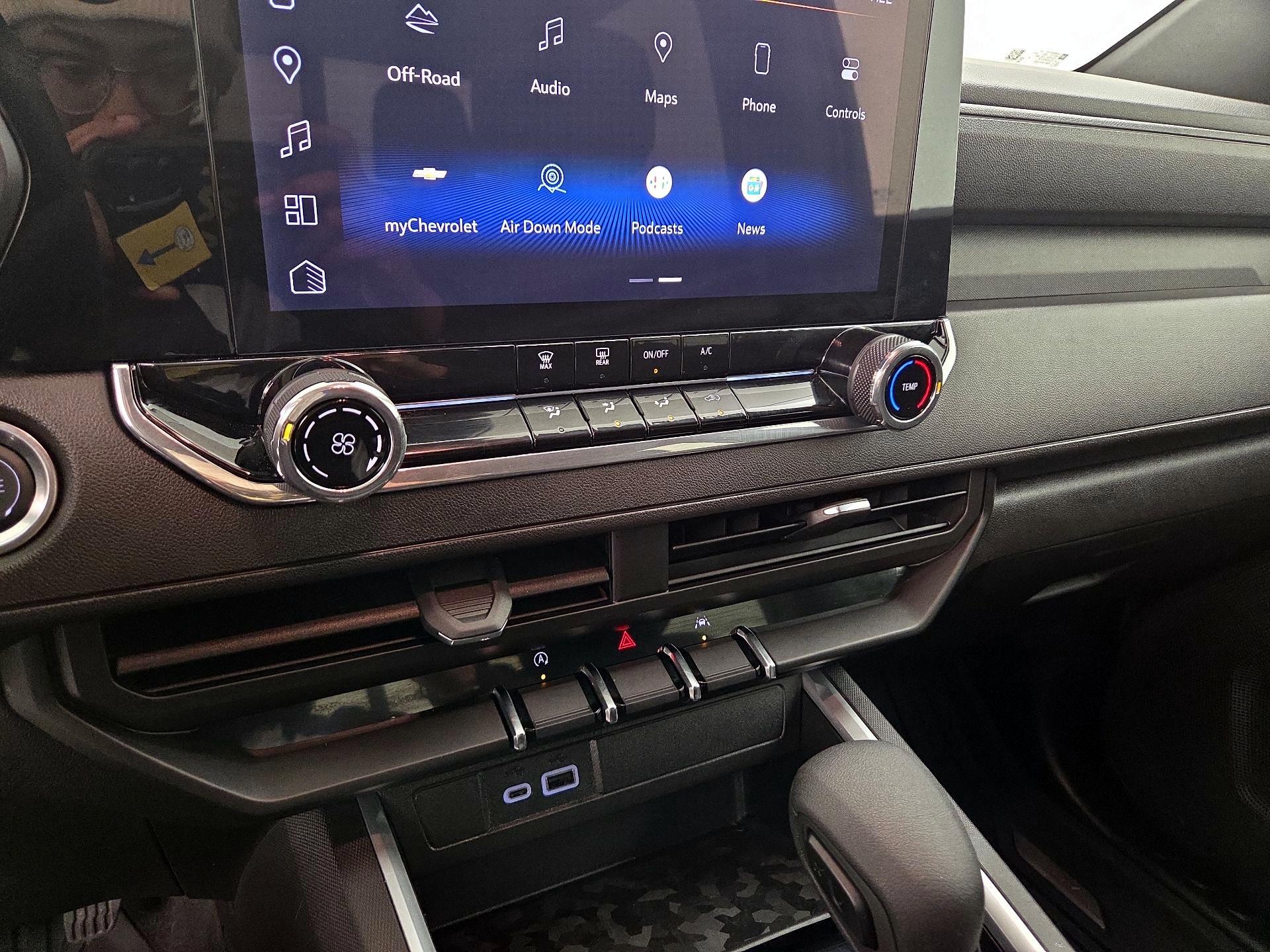 Thumbnail: 2024 Chevrolet Colorado - 16