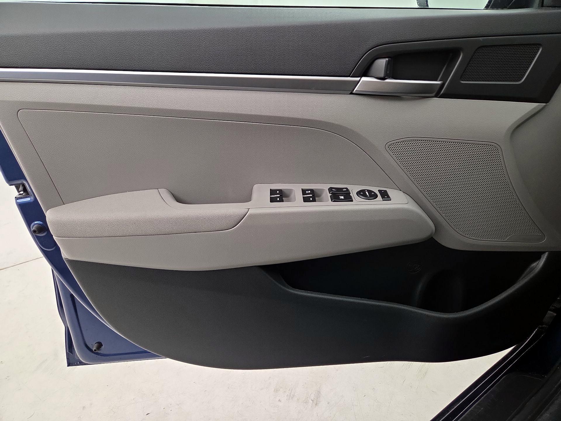 Thumbnail: 2020 Hyundai Elantra - 12