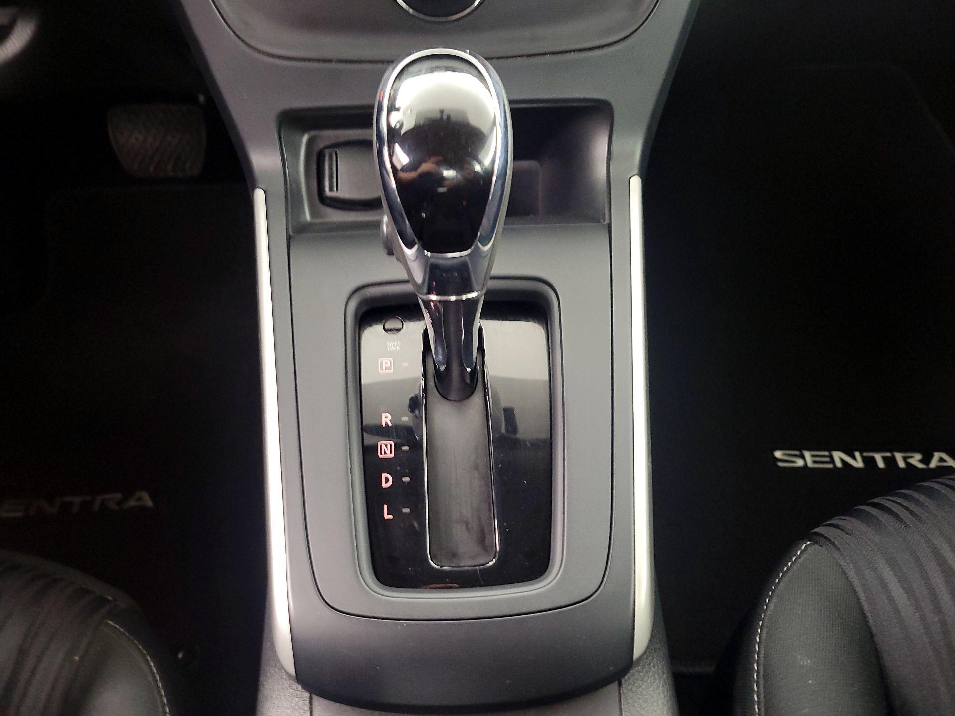 Thumbnail: 2019 Nissan Sentra - 17