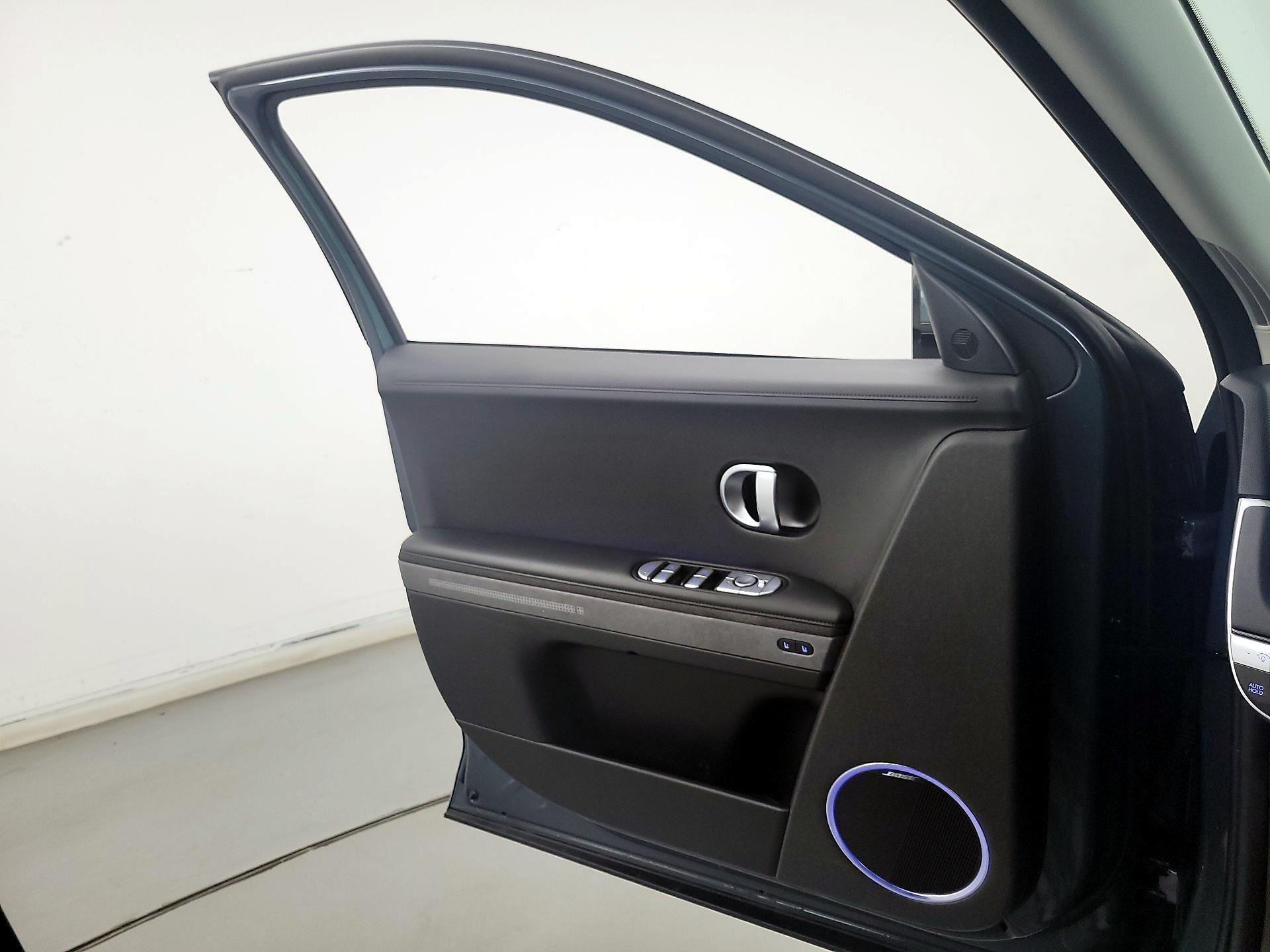Thumbnail: 2022 Hyundai Ioniq 5 - 12