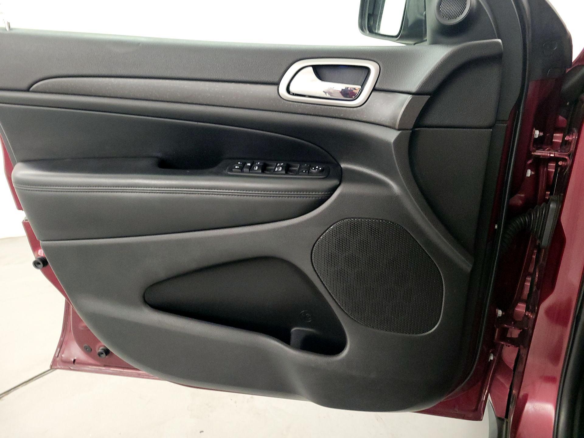 Thumbnail: 2018 Jeep Grand Cherokee - 12