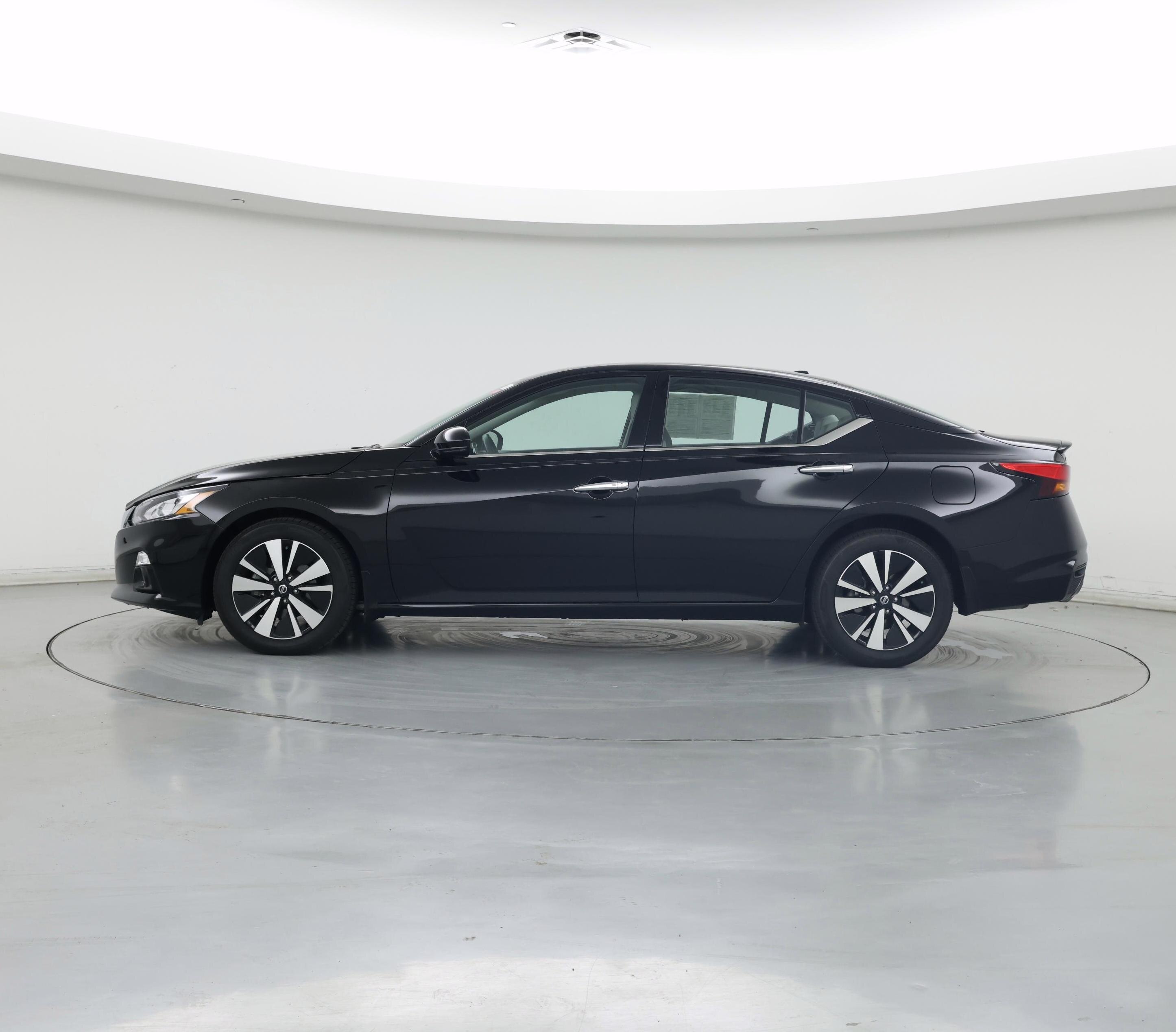 Thumbnail: 2020 Nissan Altima - 3