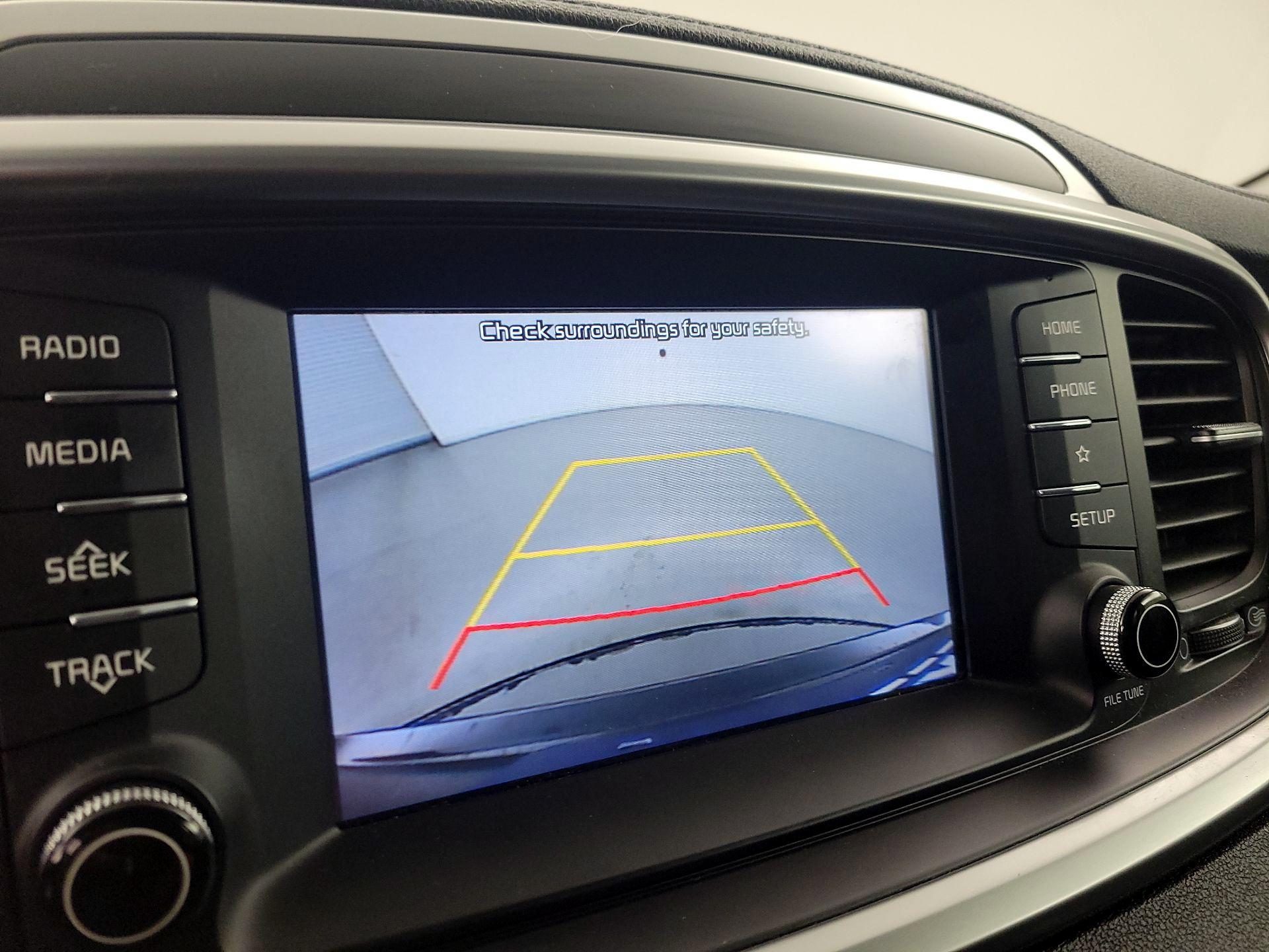 Thumbnail: 2020 Kia Sorento - 14