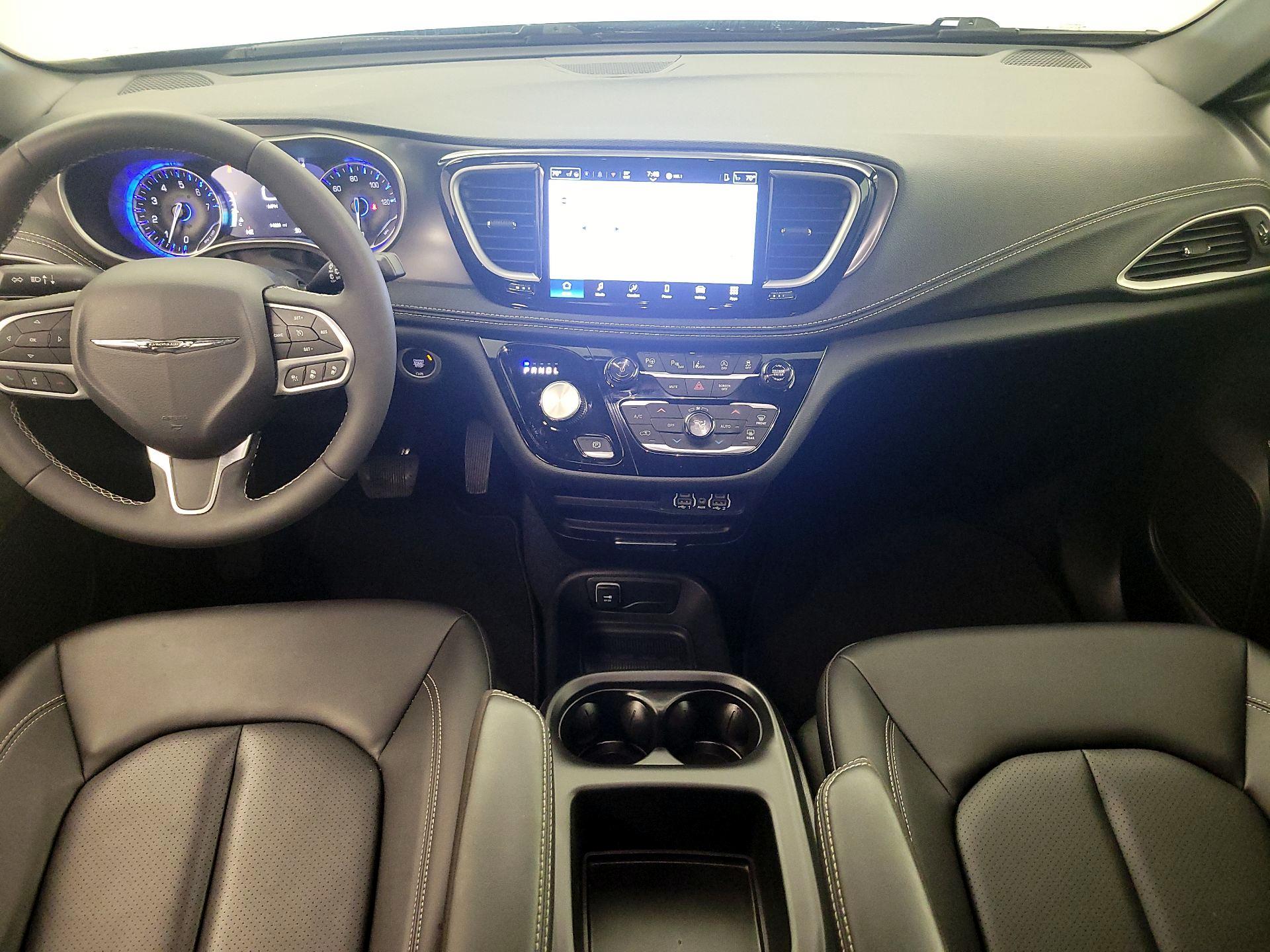 Thumbnail: 2025 Chrysler Pacifica - 9