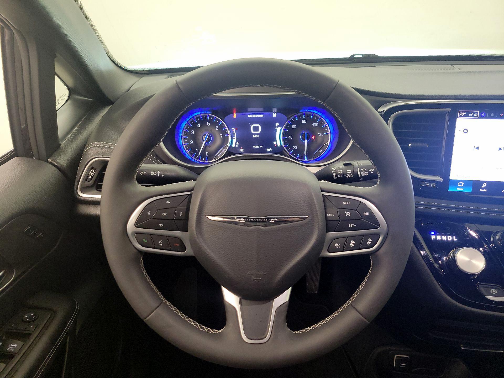 Thumbnail: 2025 Chrysler Pacifica - 10