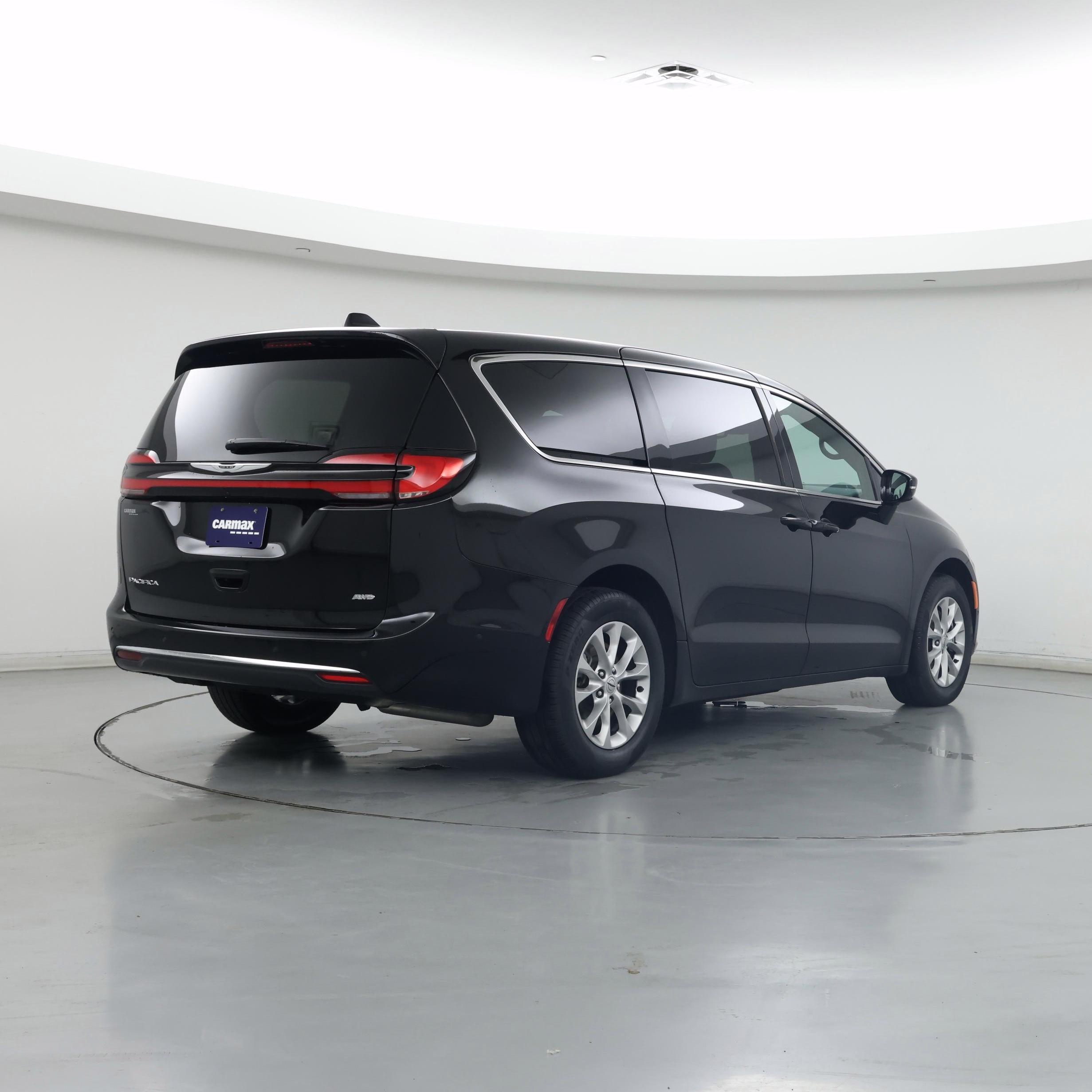 Thumbnail: 2025 Chrysler Pacifica - 8