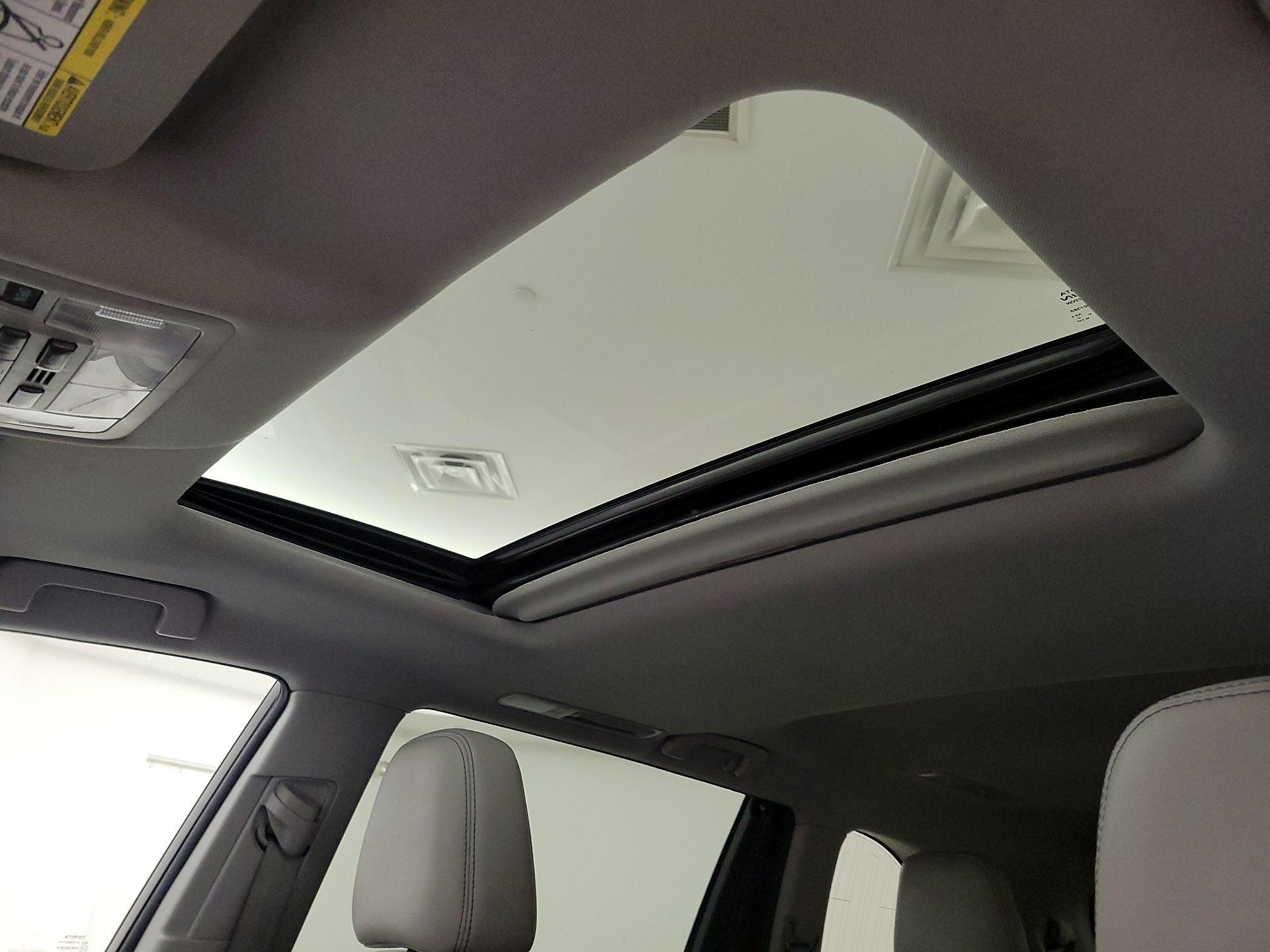 Thumbnail: 2017 Toyota Highlander - 20