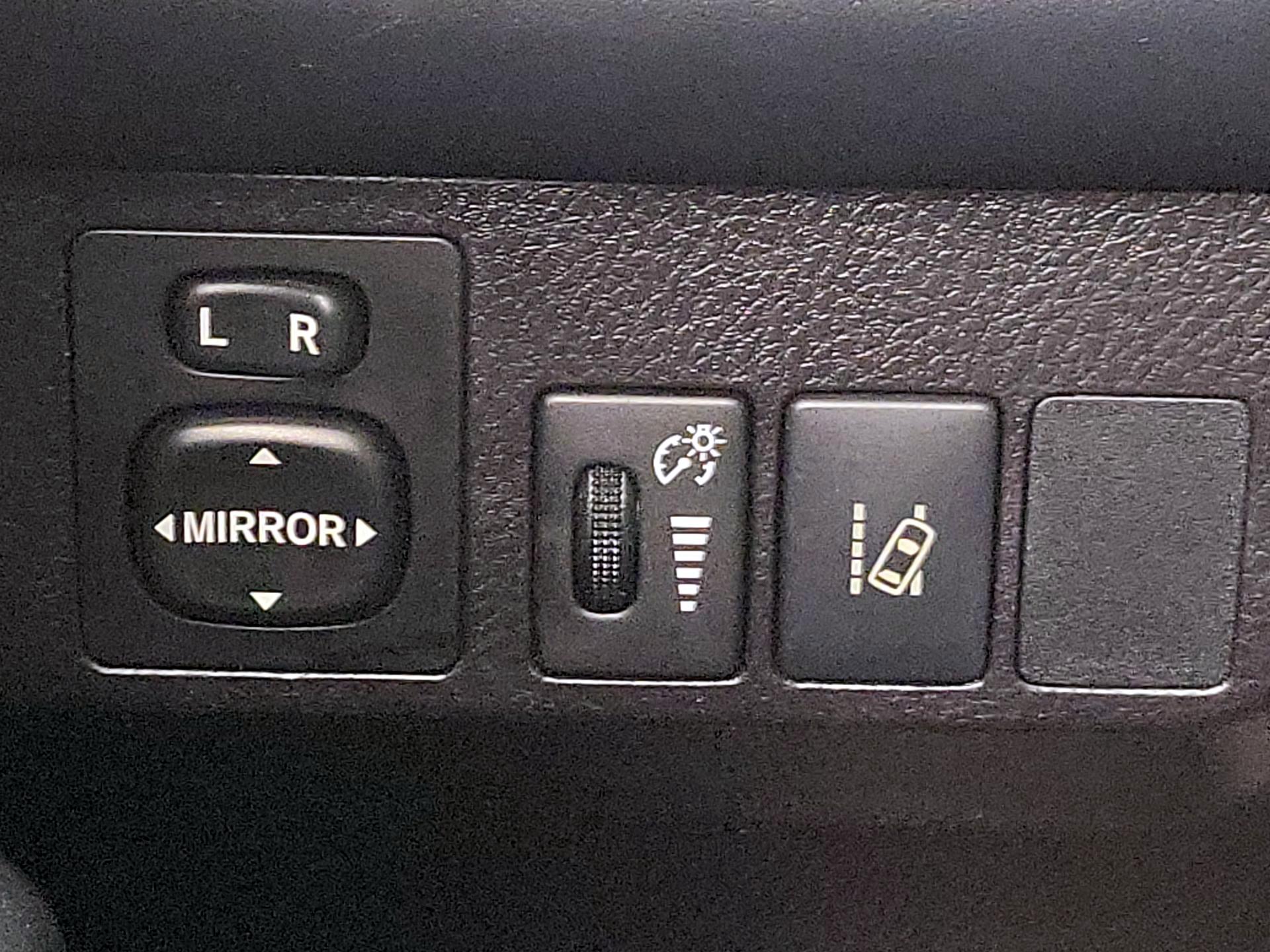 Thumbnail: 2018 Toyota RAV4 - 13