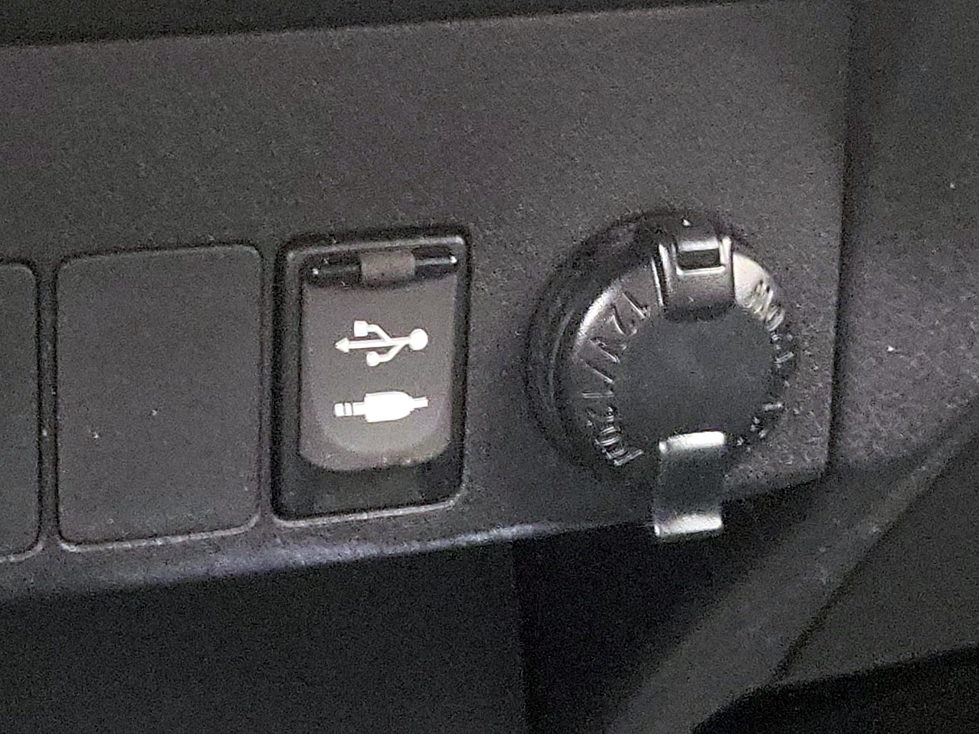 Thumbnail: 2018 Toyota RAV4 - 18