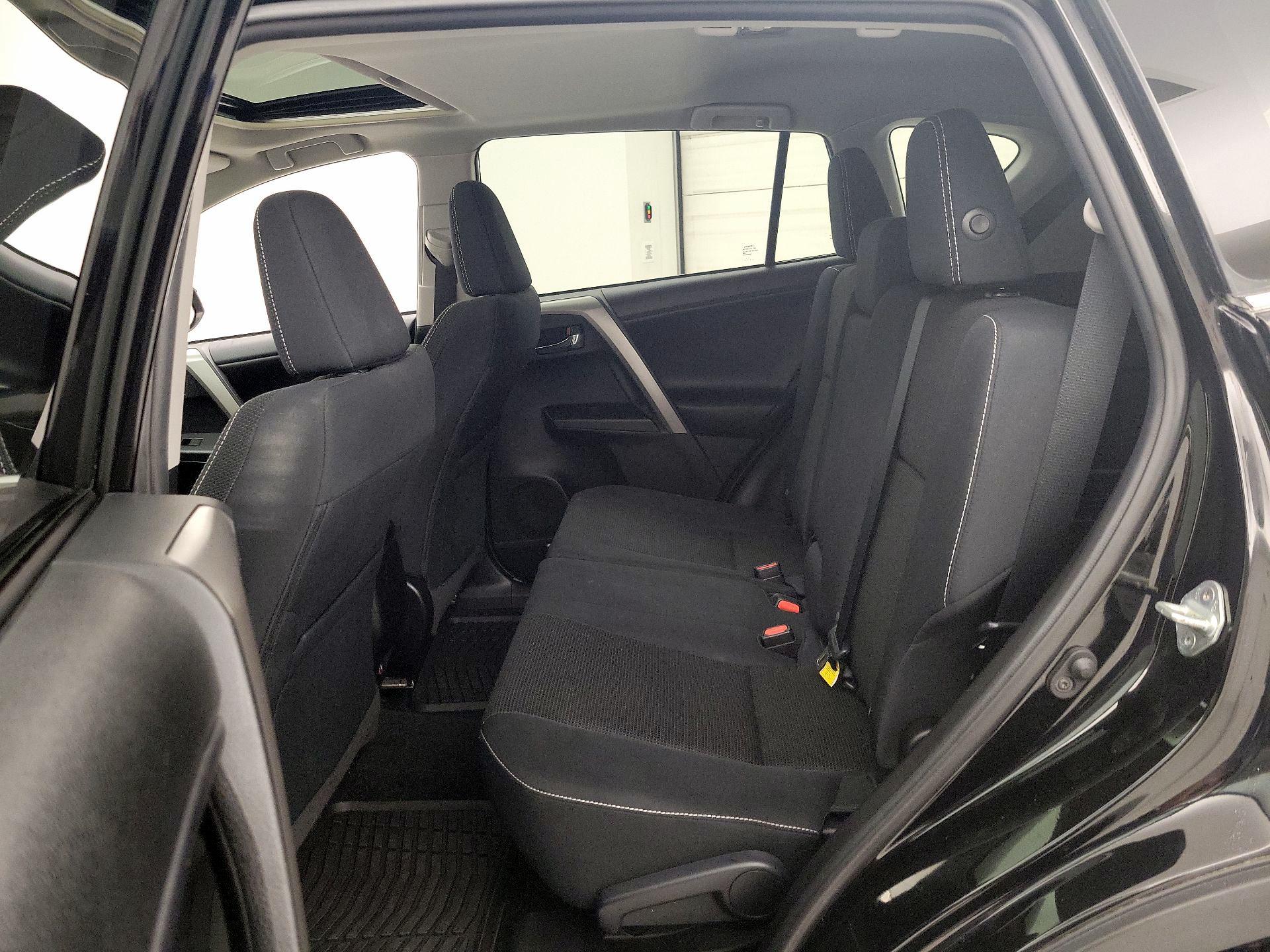 Thumbnail: 2018 Toyota RAV4 - 20