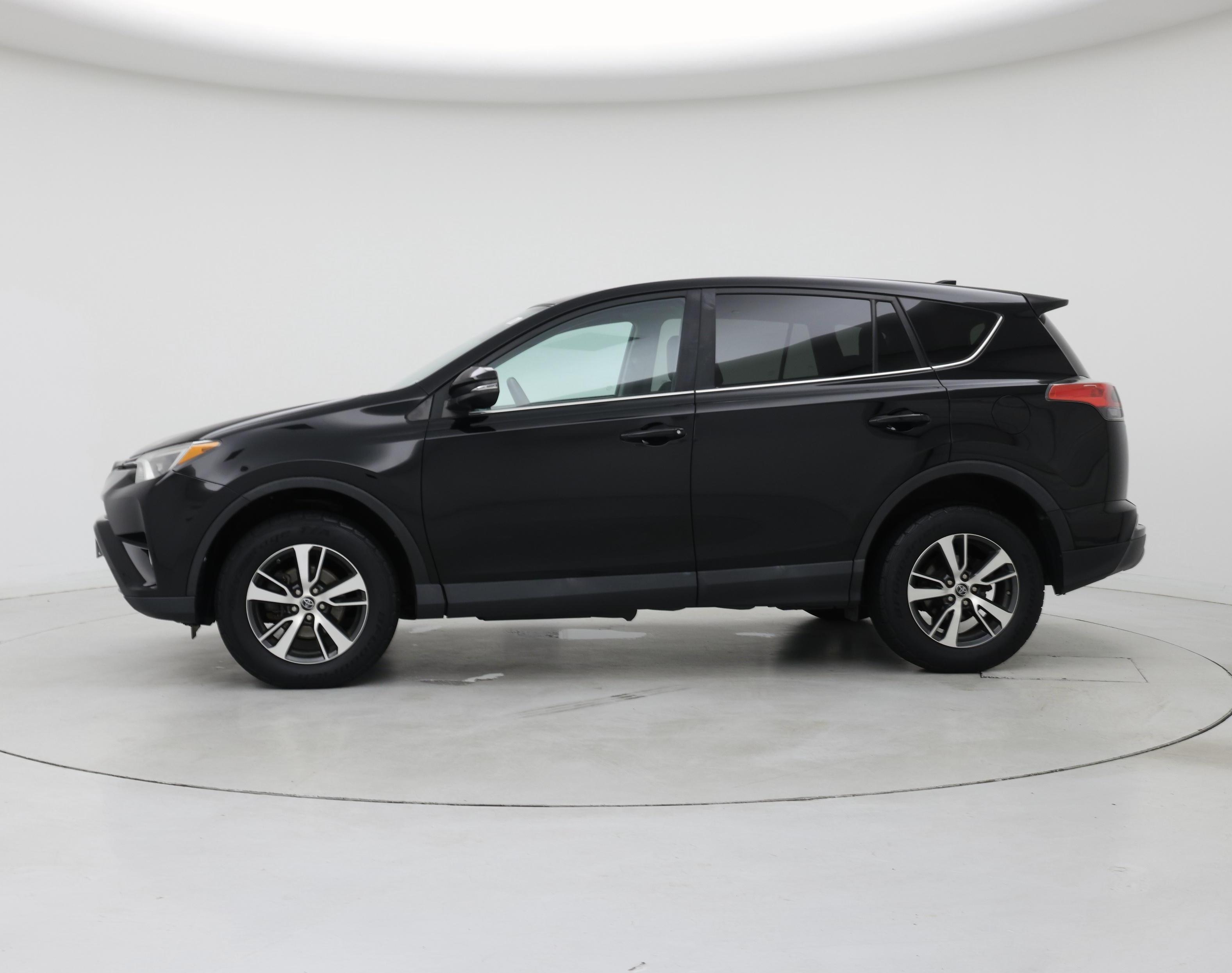 Thumbnail: 2018 Toyota RAV4 - 3