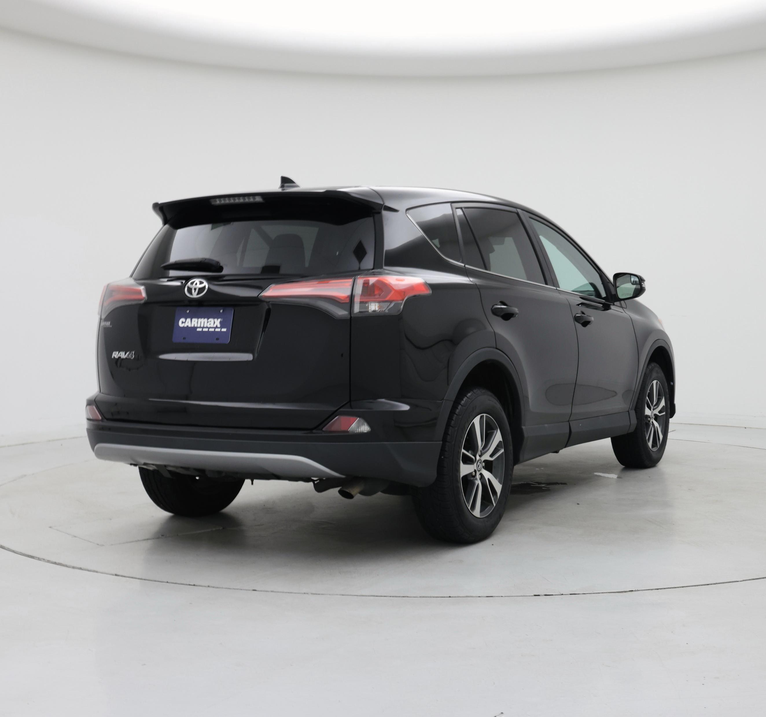 Thumbnail: 2018 Toyota RAV4 - 8