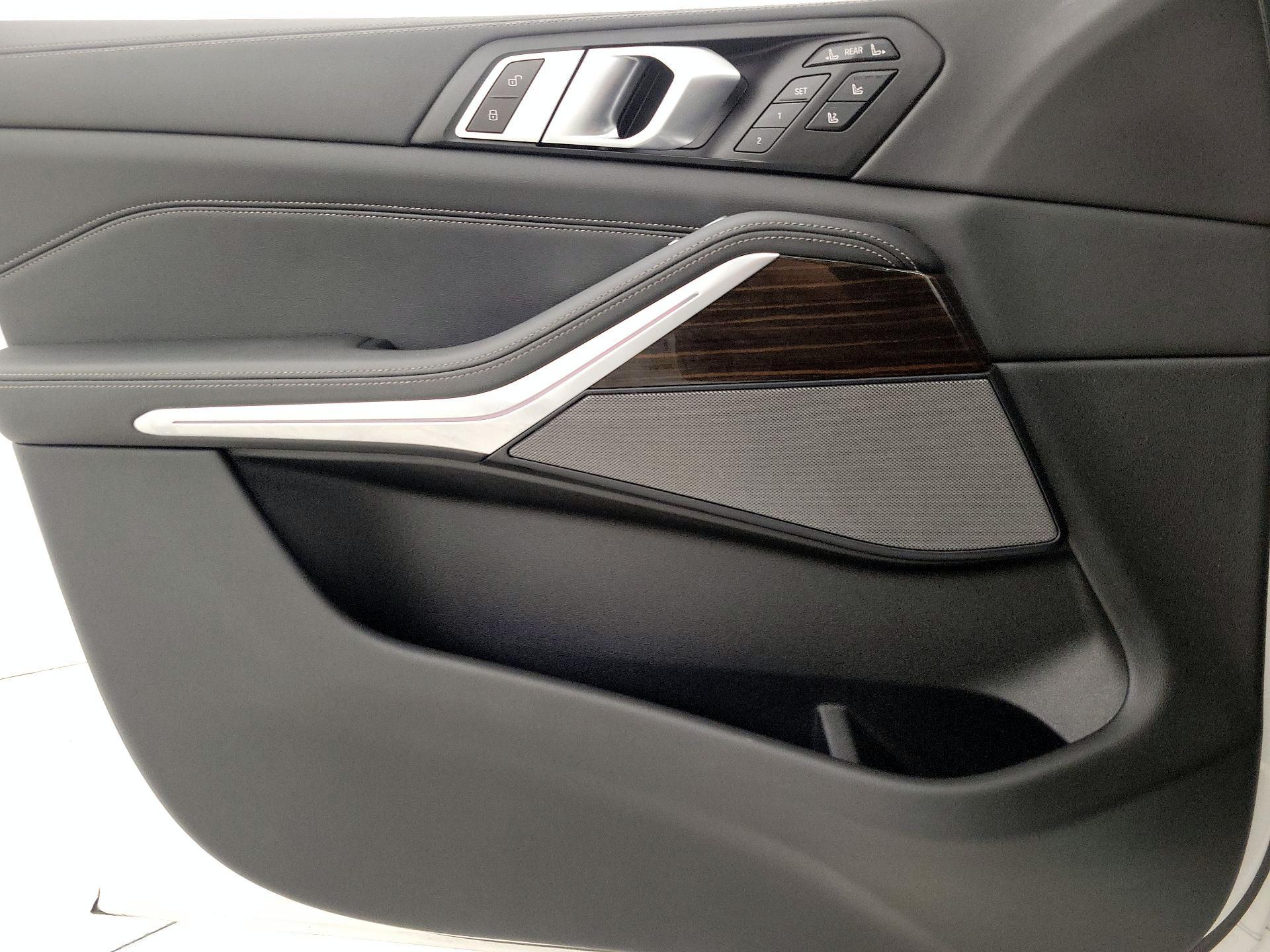 Thumbnail: 2024 BMW X7 - 12