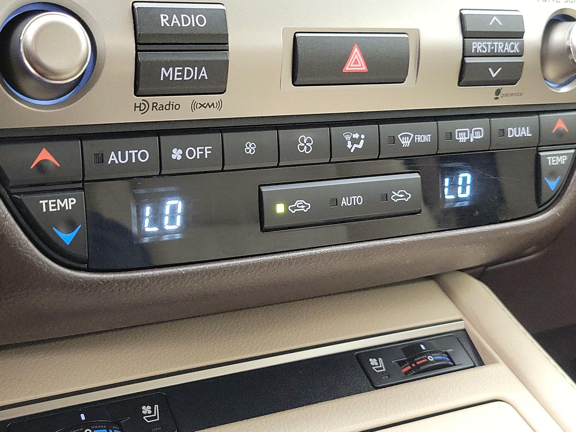 Thumbnail: 2016 Lexus ES - 16