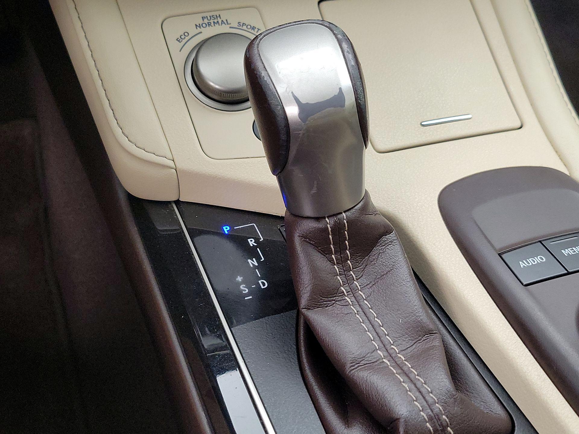 Thumbnail: 2016 Lexus ES - 17