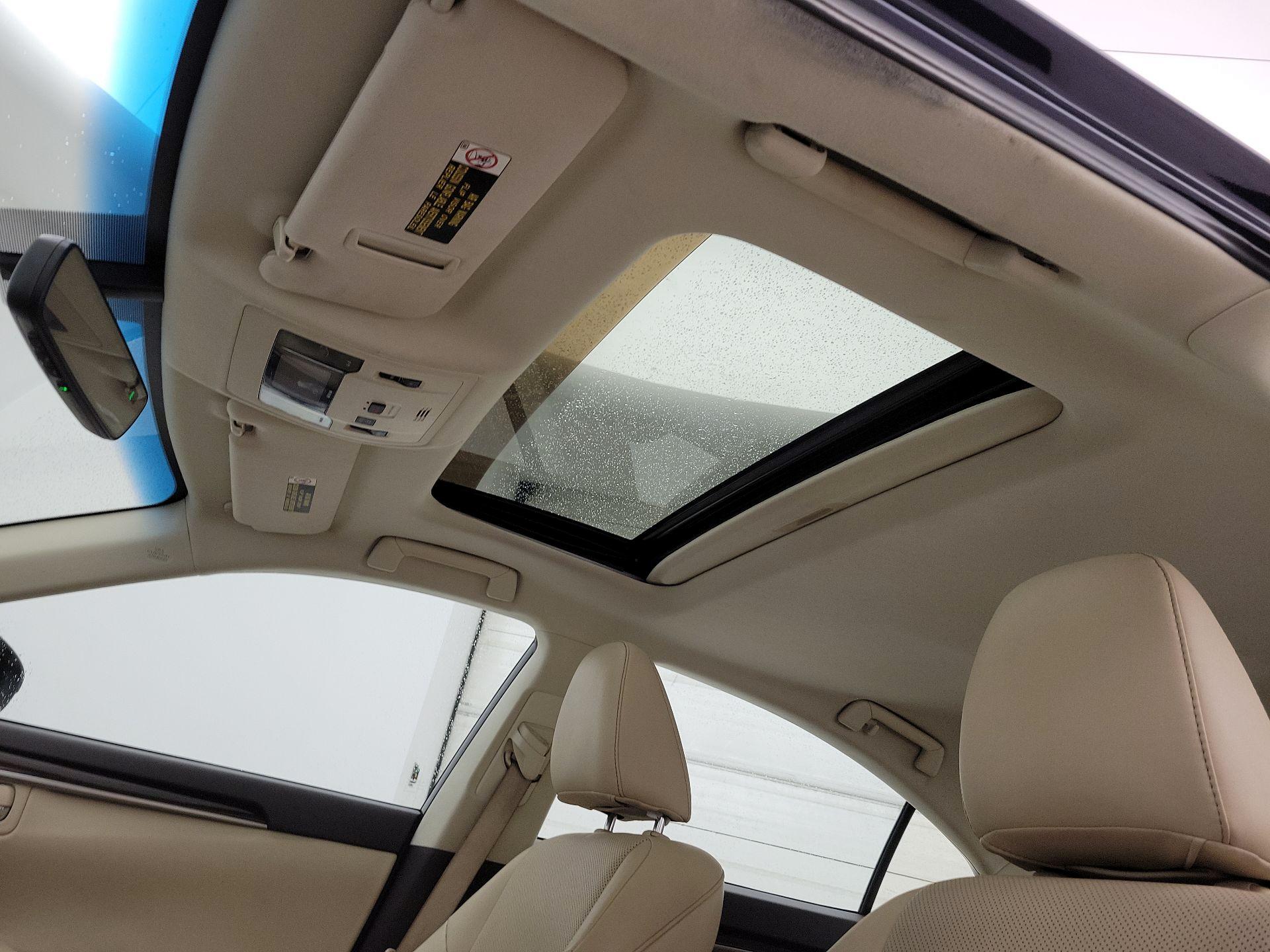 Thumbnail: 2016 Lexus ES - 19