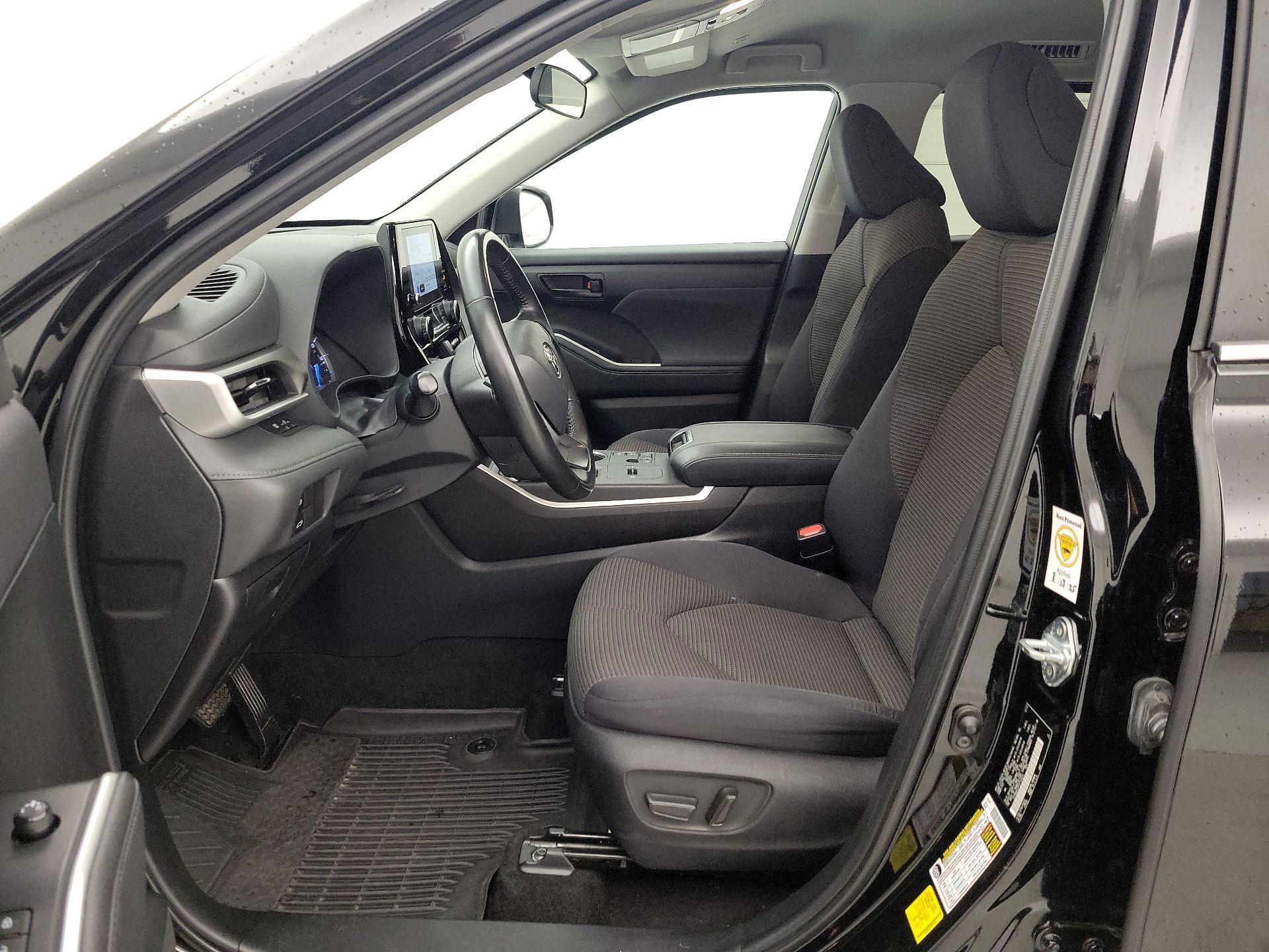 Thumbnail: 2023 Toyota Highlander - 11