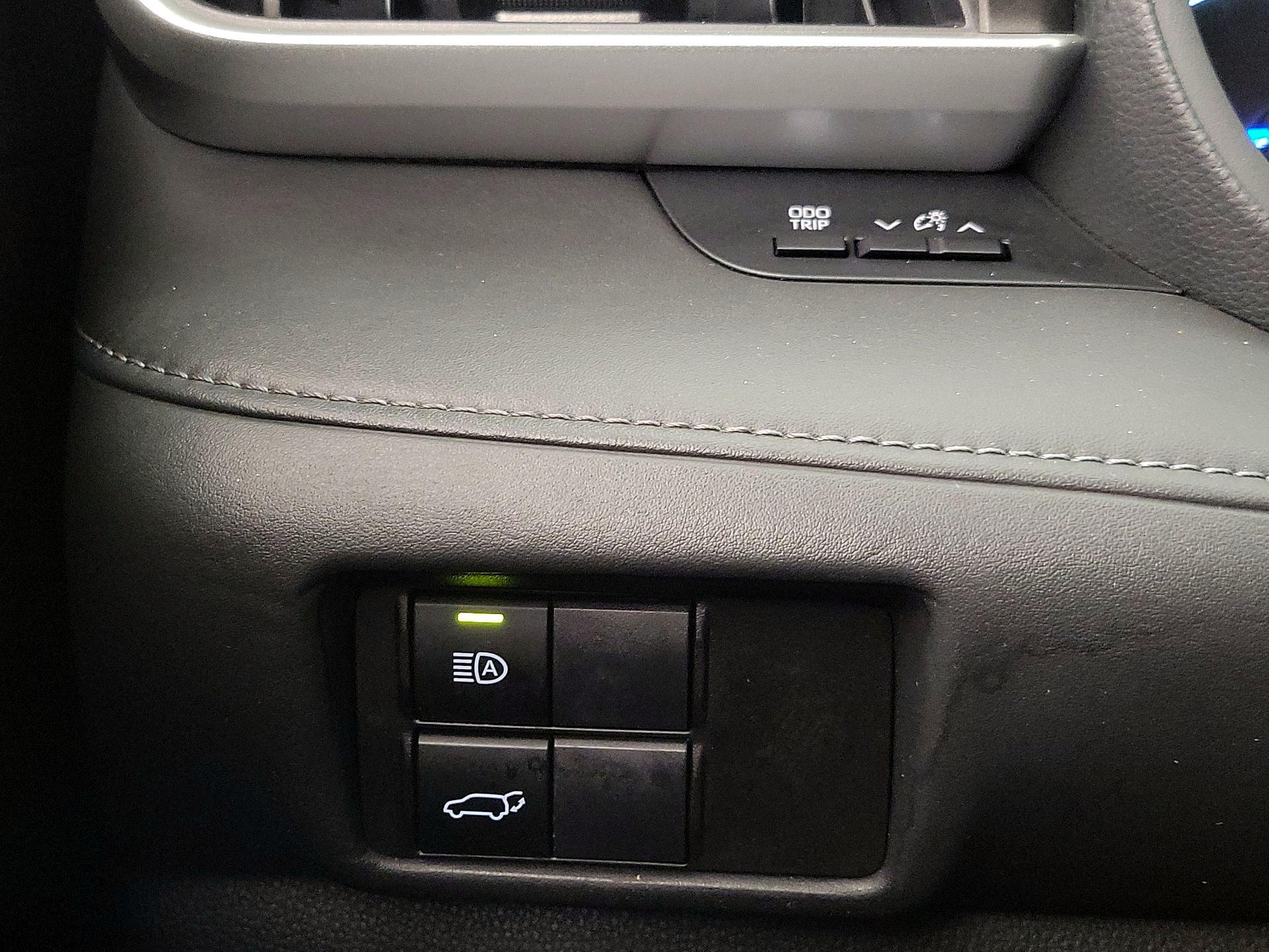 Thumbnail: 2023 Toyota Highlander - 13