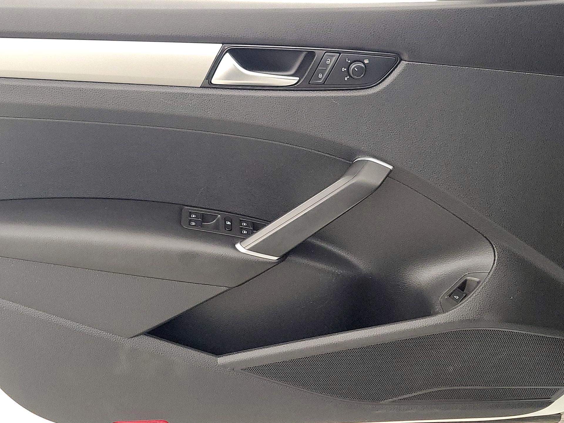 Thumbnail: 2021 Volkswagen Passat - 12