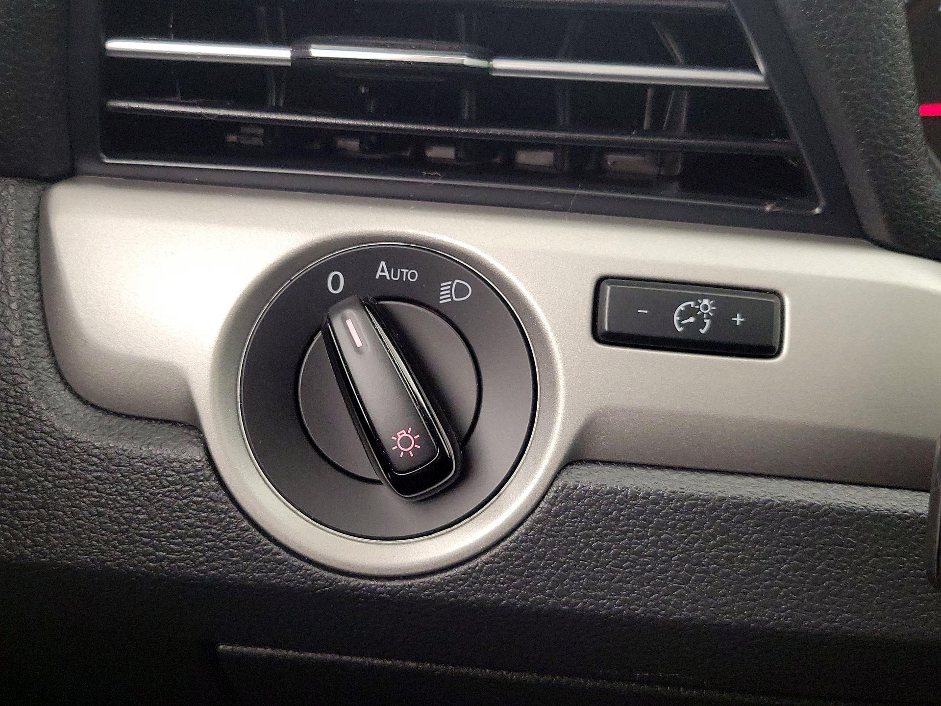 Thumbnail: 2021 Volkswagen Passat - 13