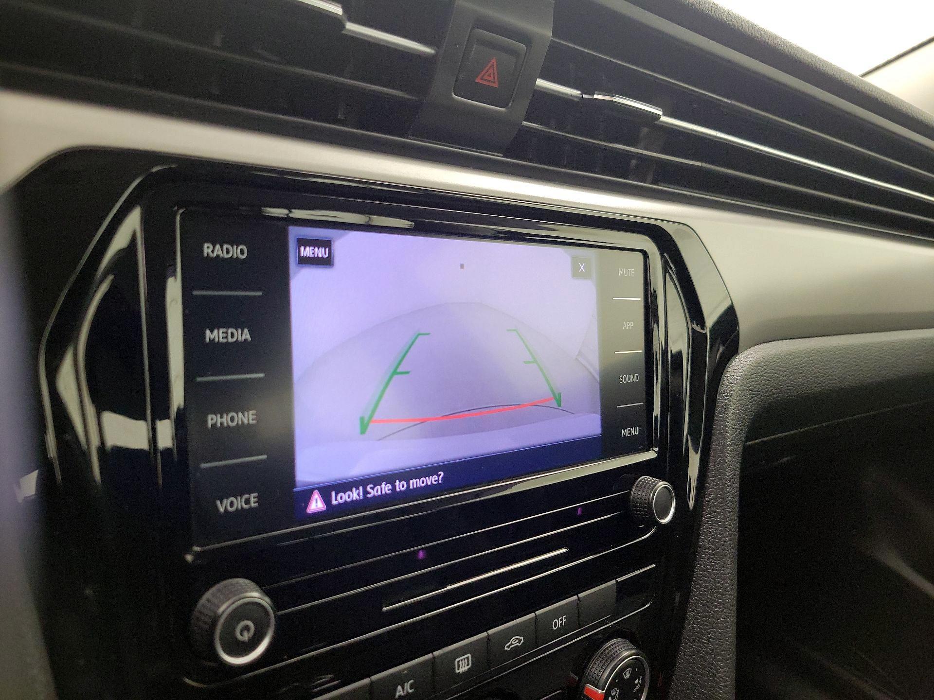 Thumbnail: 2021 Volkswagen Passat - 14