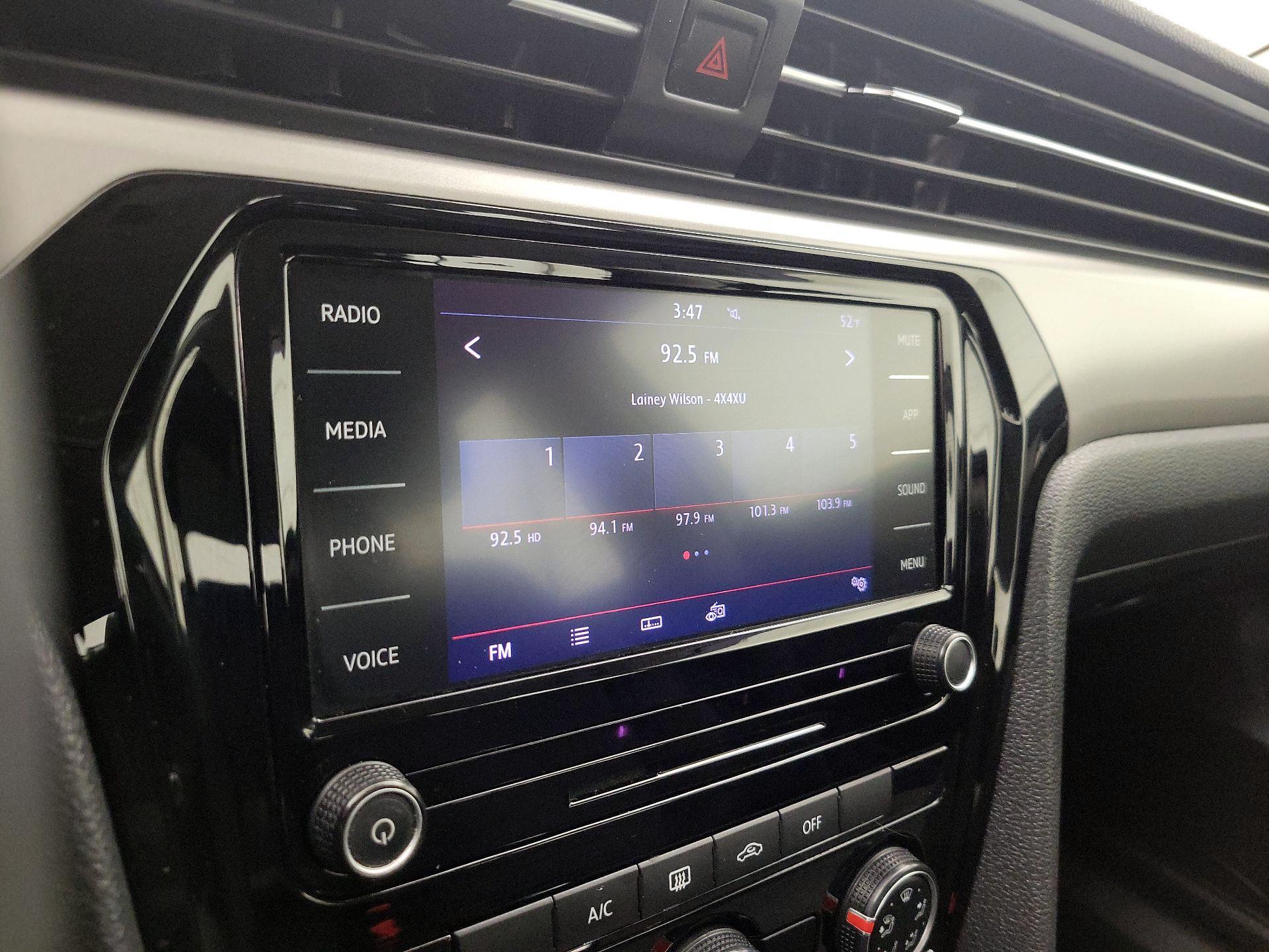 Thumbnail: 2021 Volkswagen Passat - 15