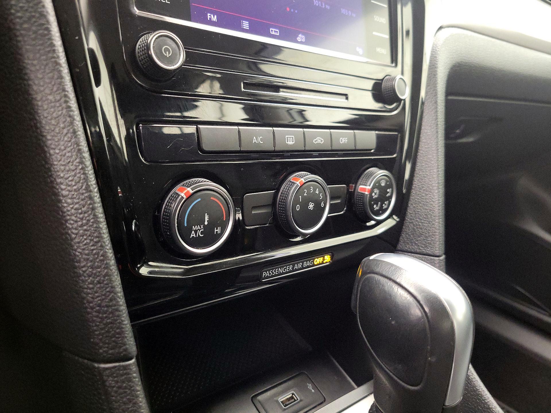 Thumbnail: 2021 Volkswagen Passat - 16