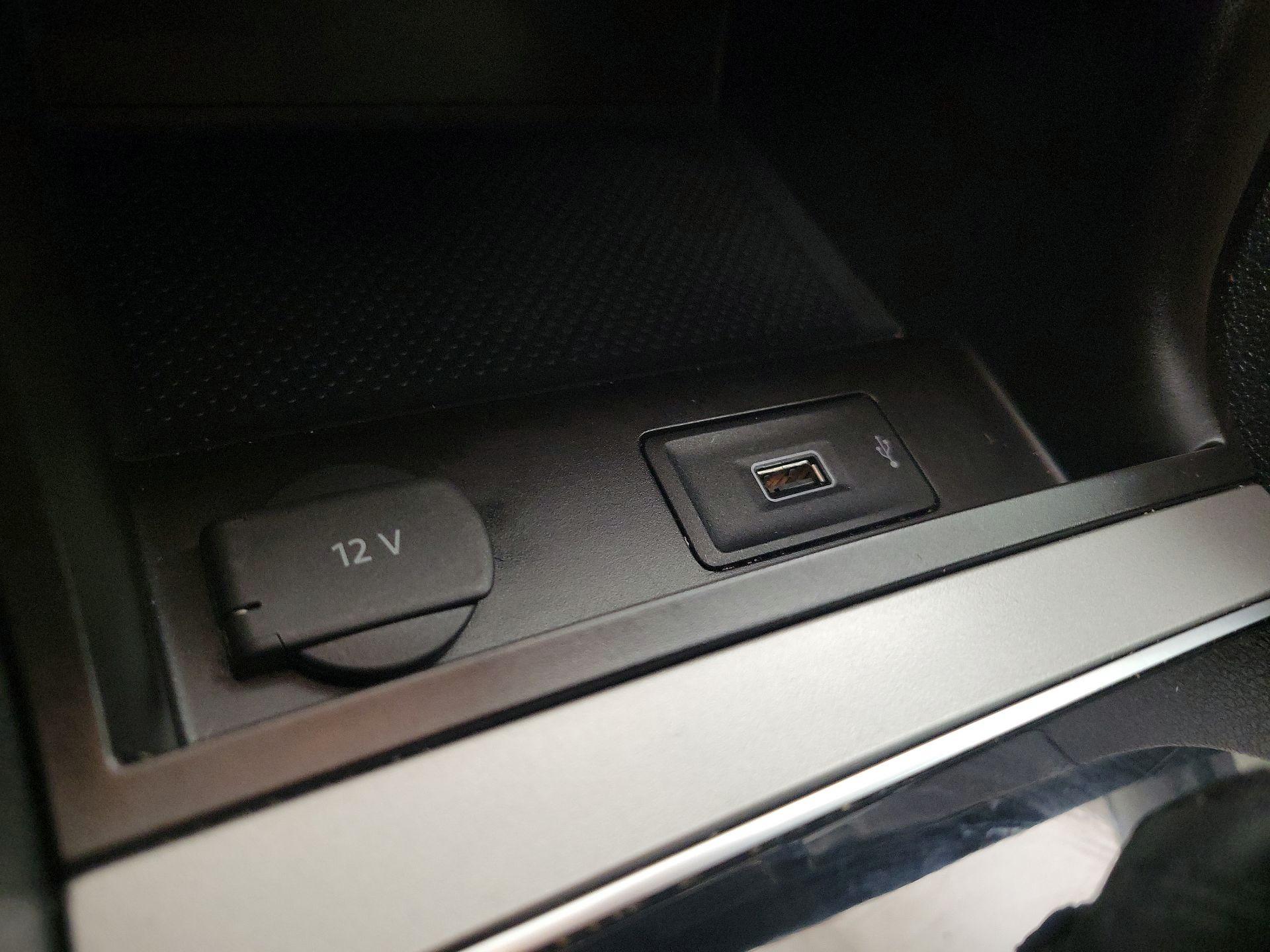 Thumbnail: 2021 Volkswagen Passat - 18