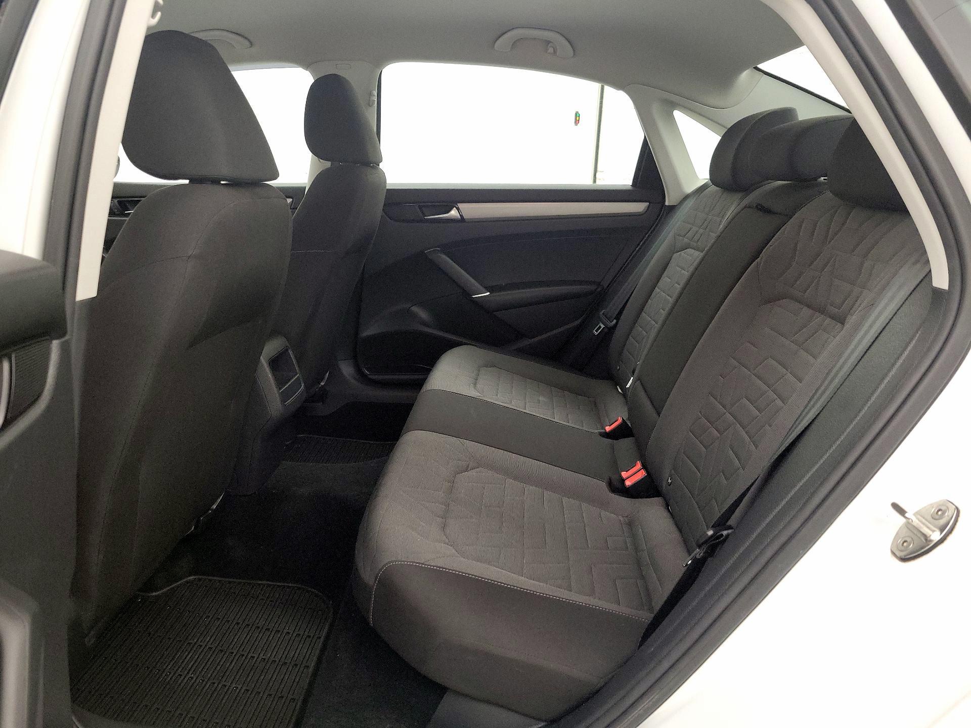 Thumbnail: 2021 Volkswagen Passat - 19