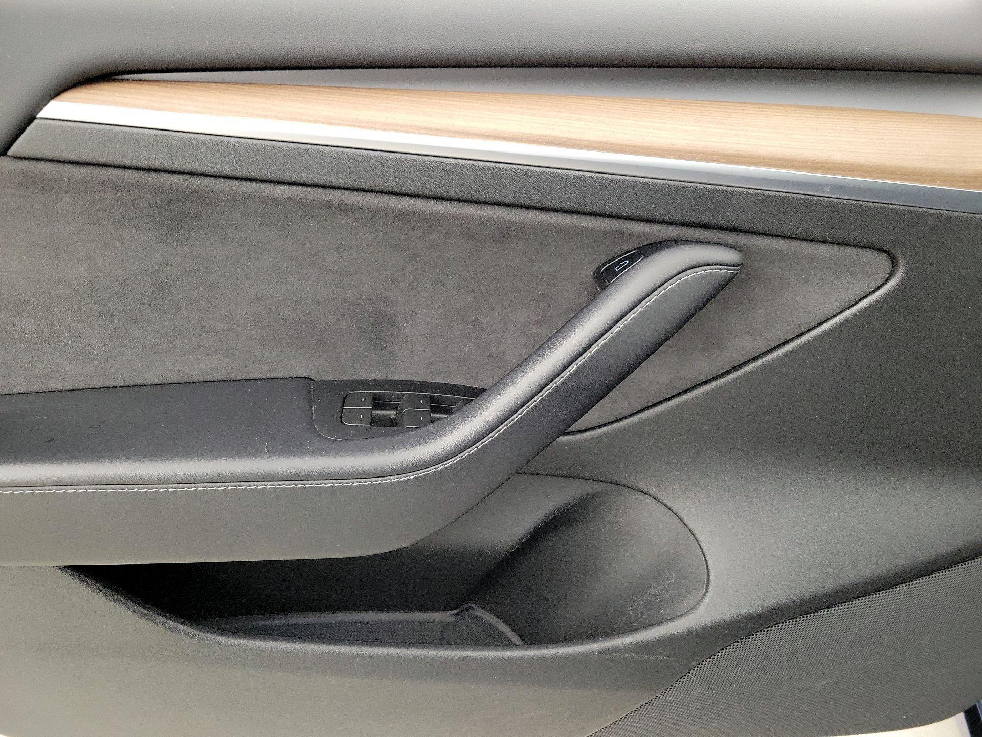 Thumbnail: 2022 Tesla Model 3 - 12